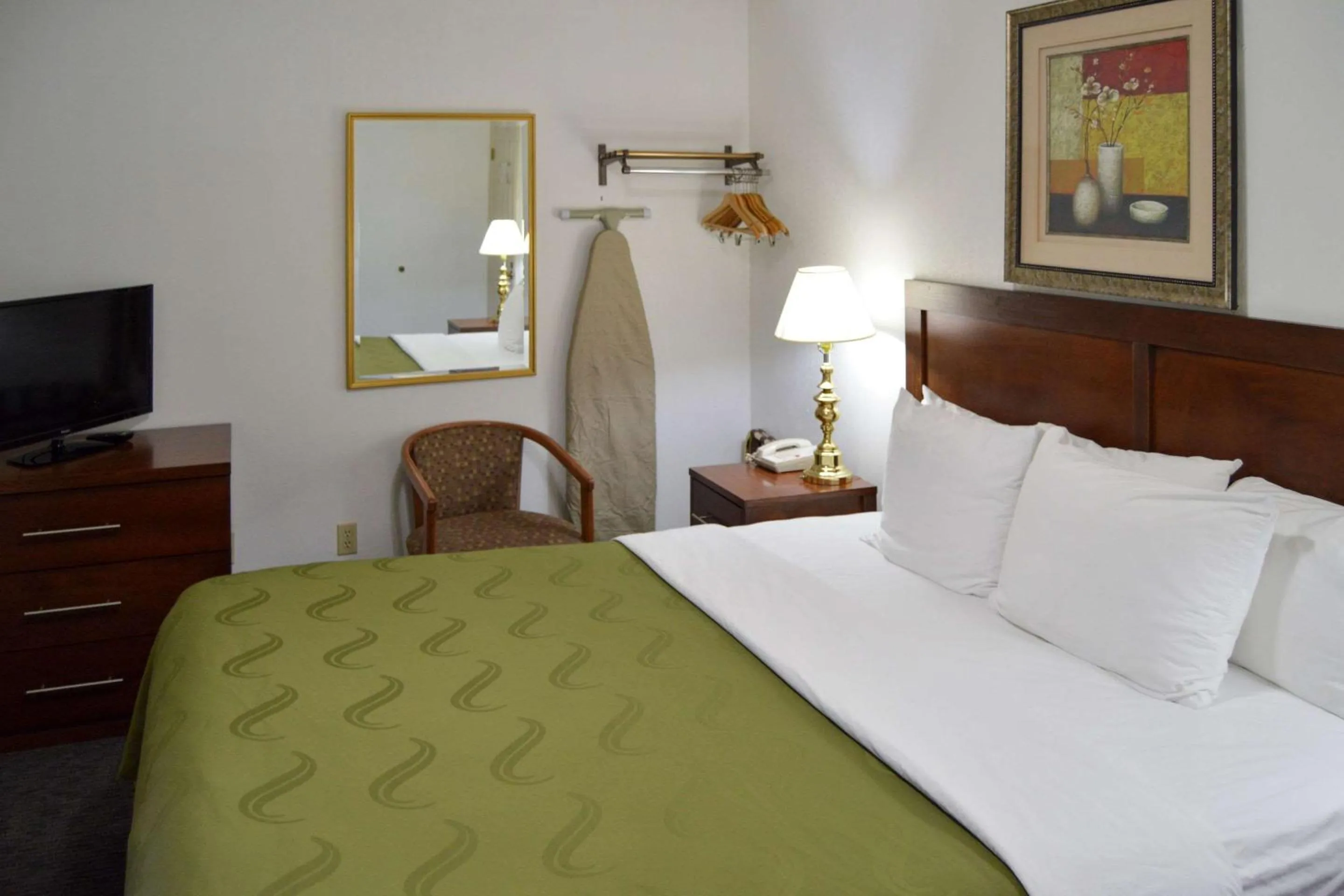 Bedroom, Bed in Quality Inn Yosemite Valley Gateway