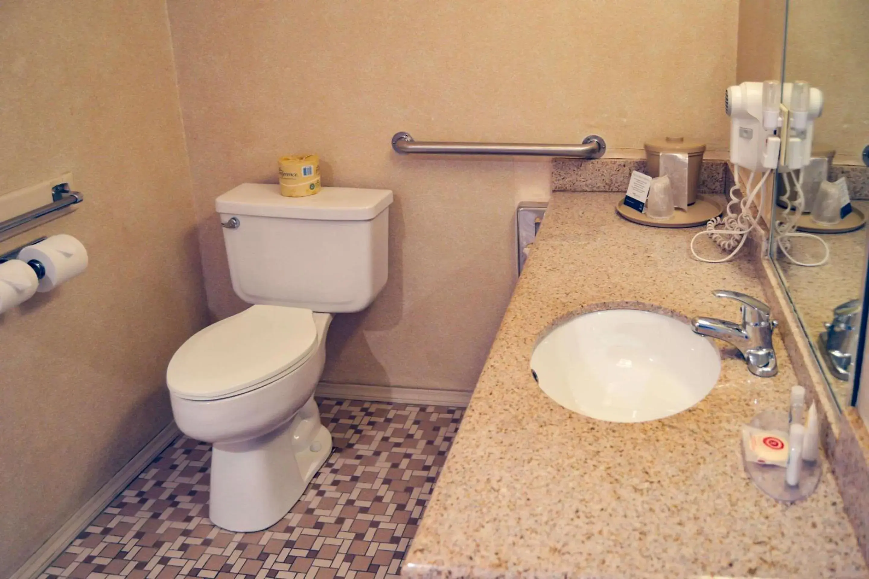 Bedroom in Quality Inn Yosemite Valley Gateway Bedroom in Quality Inn Yosemite Valley Gateway