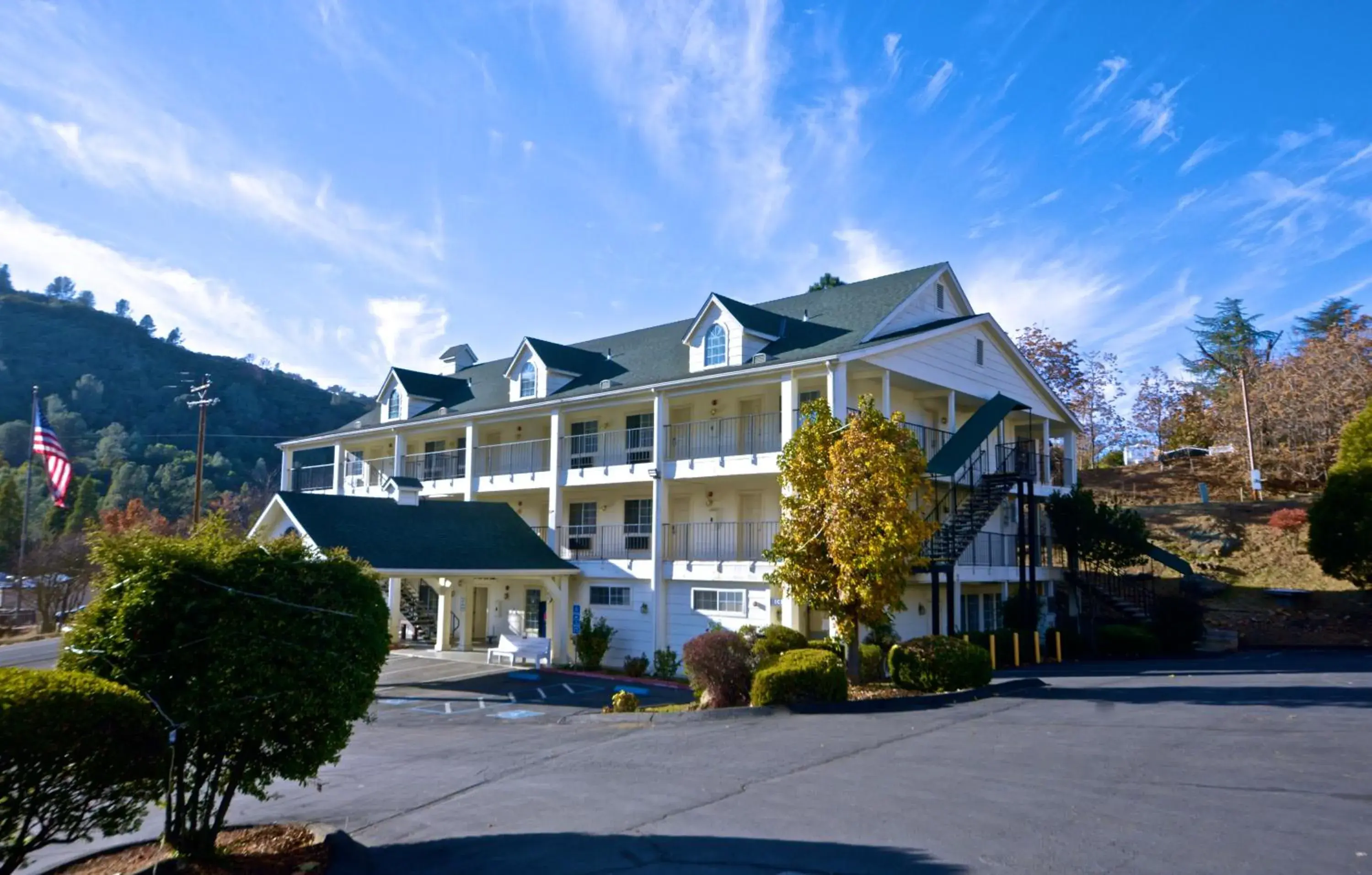 Property building in Quality Inn Yosemite Valley Gateway Property building in Quality Inn Yosemite Valley Gateway