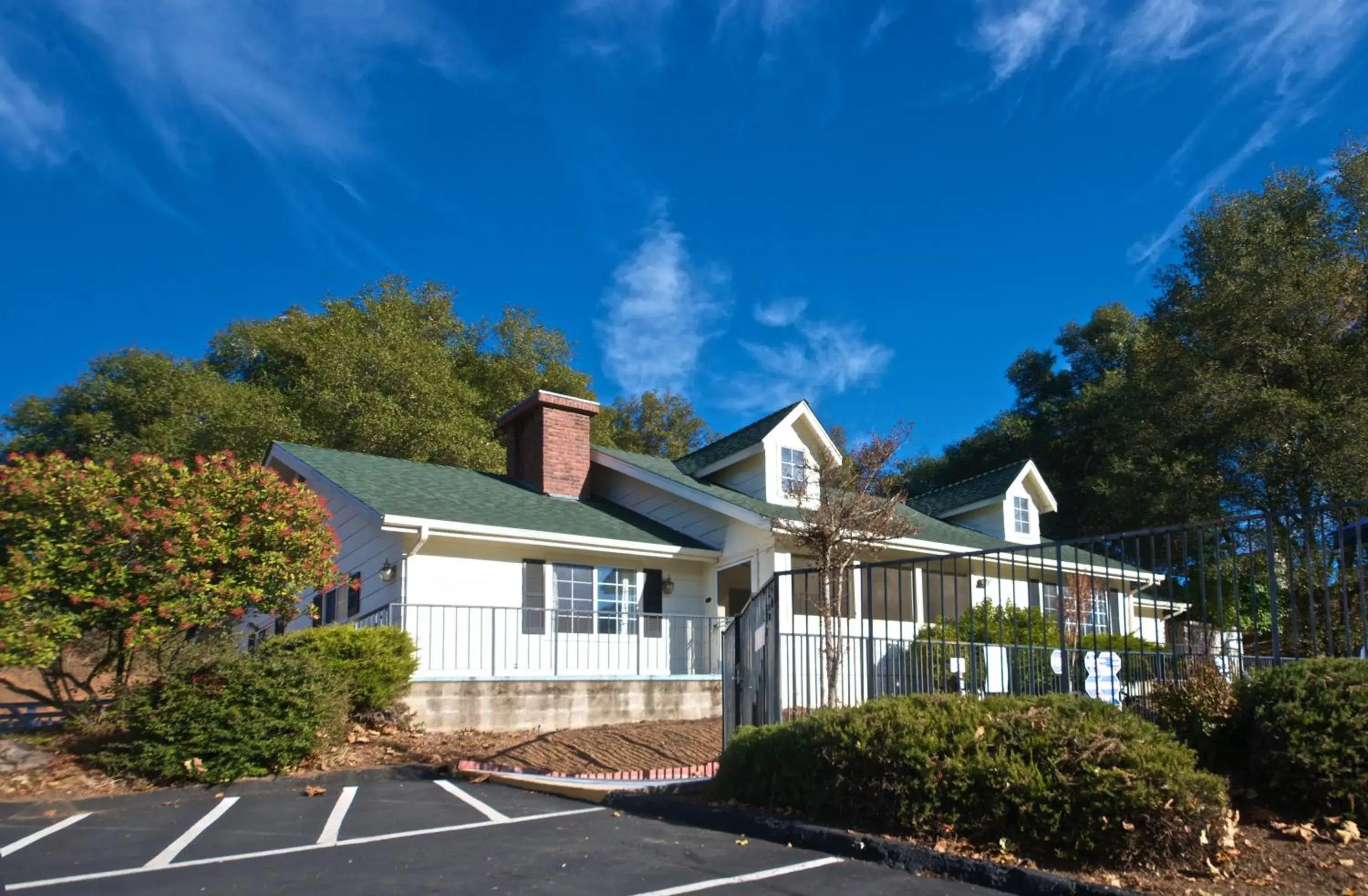 Property building in Quality Inn Yosemite Valley Gateway Property building in Quality Inn Yosemite Valley Gateway