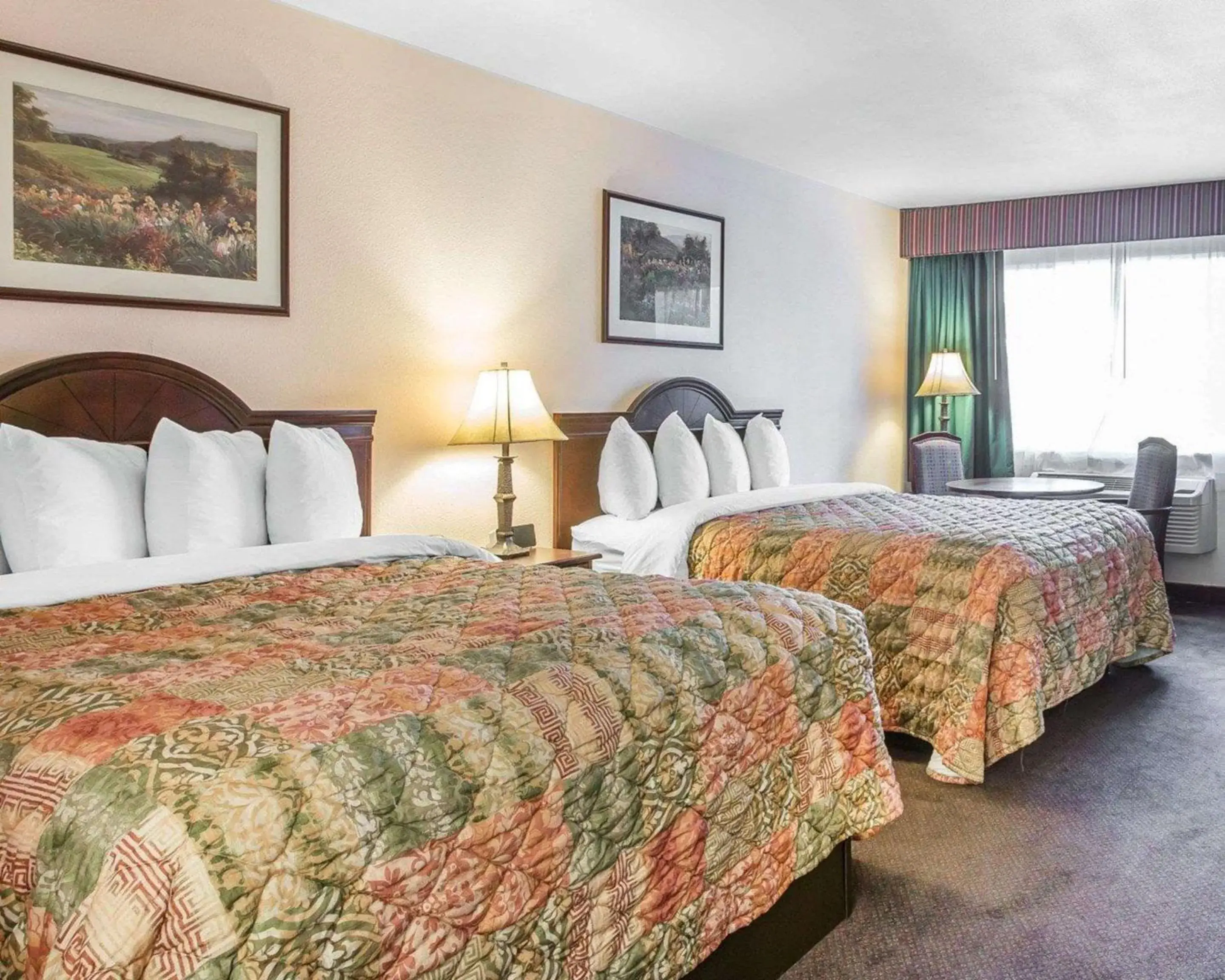 Bedroom, Bed in Quality Inn & Suites Cameron Park Shingle Springs Bedroom, Bed in Quality Inn & Suites Cameron Park Shingle Springs