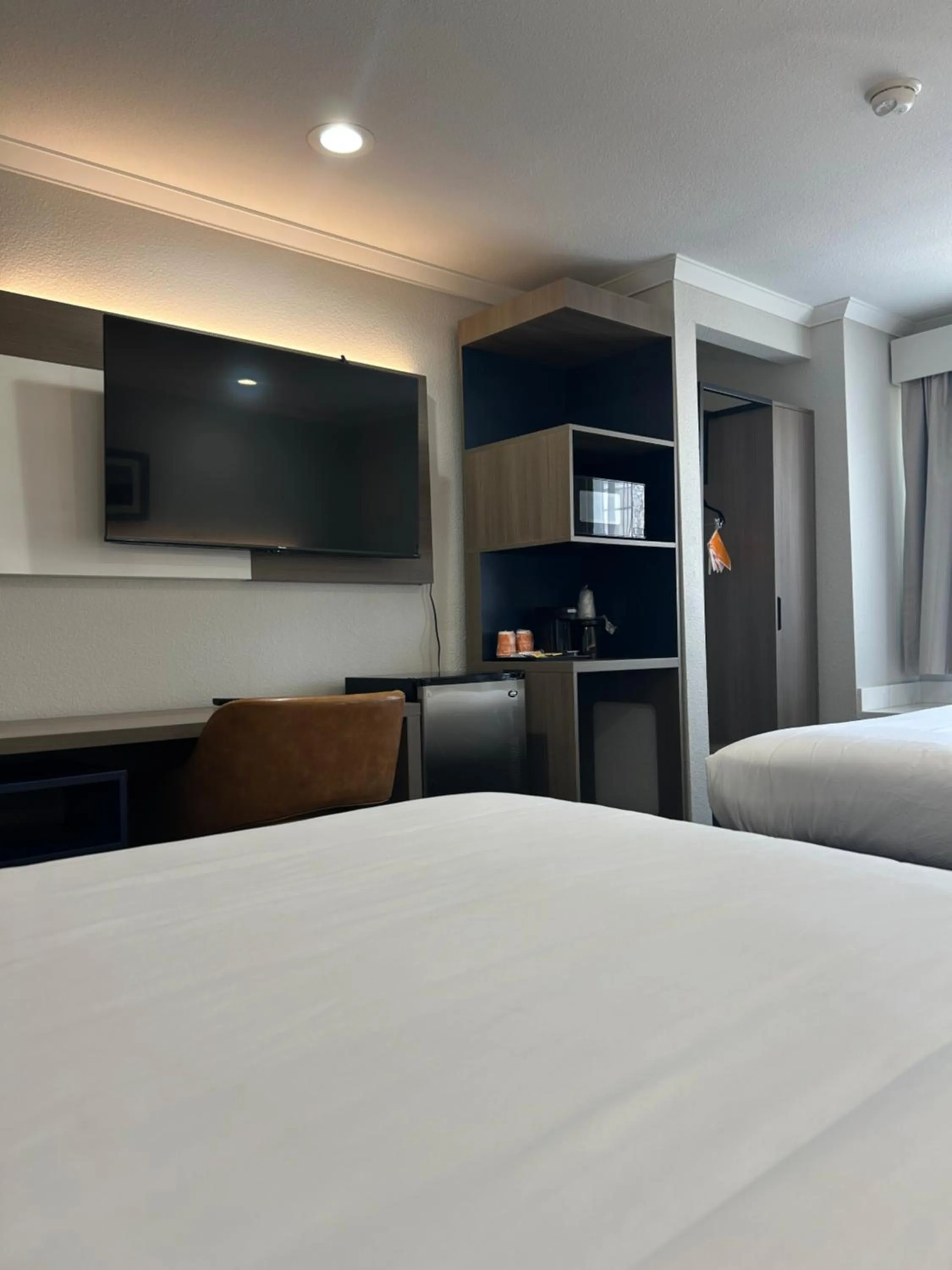 Bedroom, Bed in Quality Inn & Suites Santa Rosa South