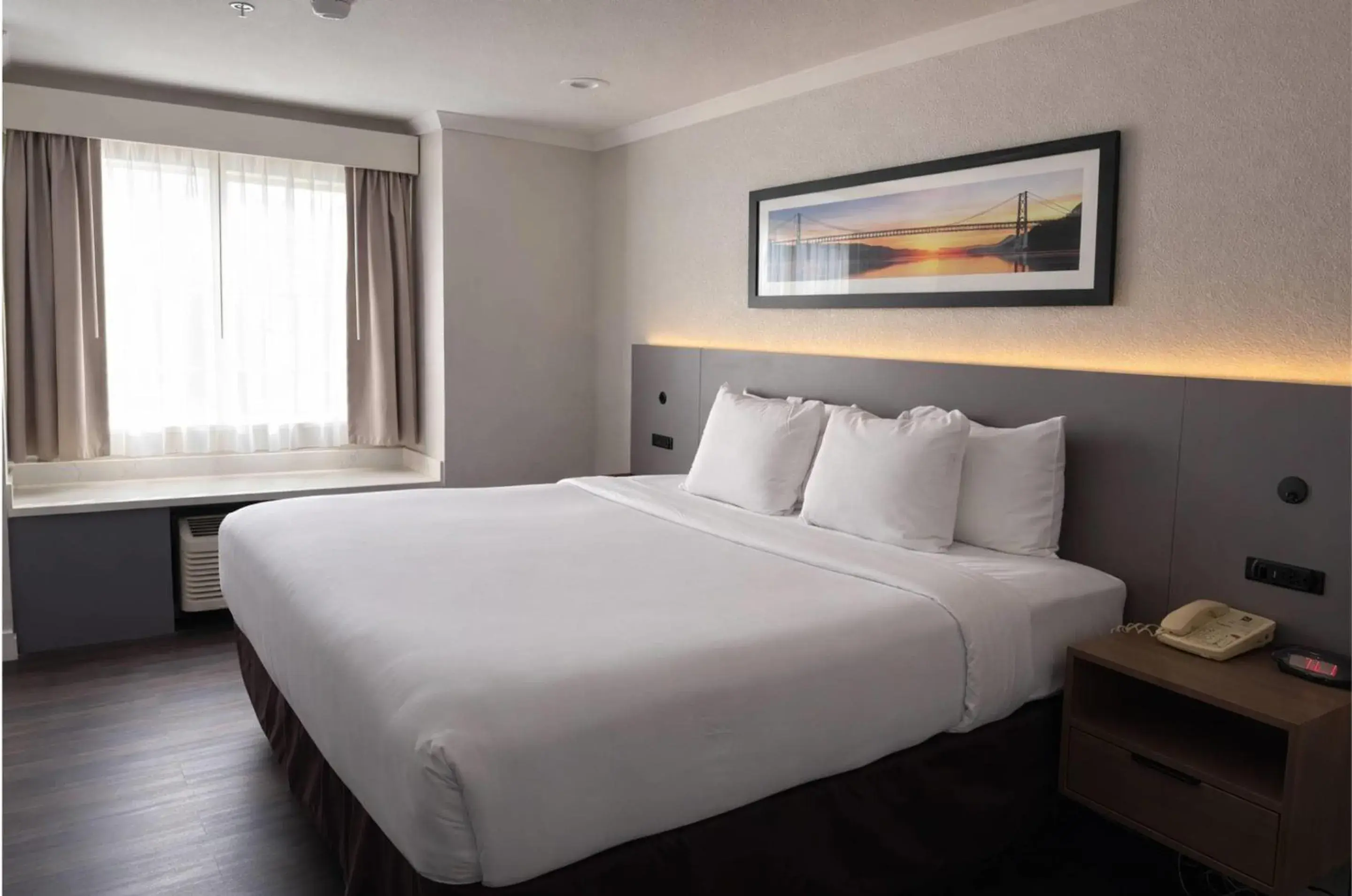 Bedroom, Bed in Quality Inn & Suites Santa Rosa South Bedroom, Bed in Quality Inn & Suites Santa Rosa South