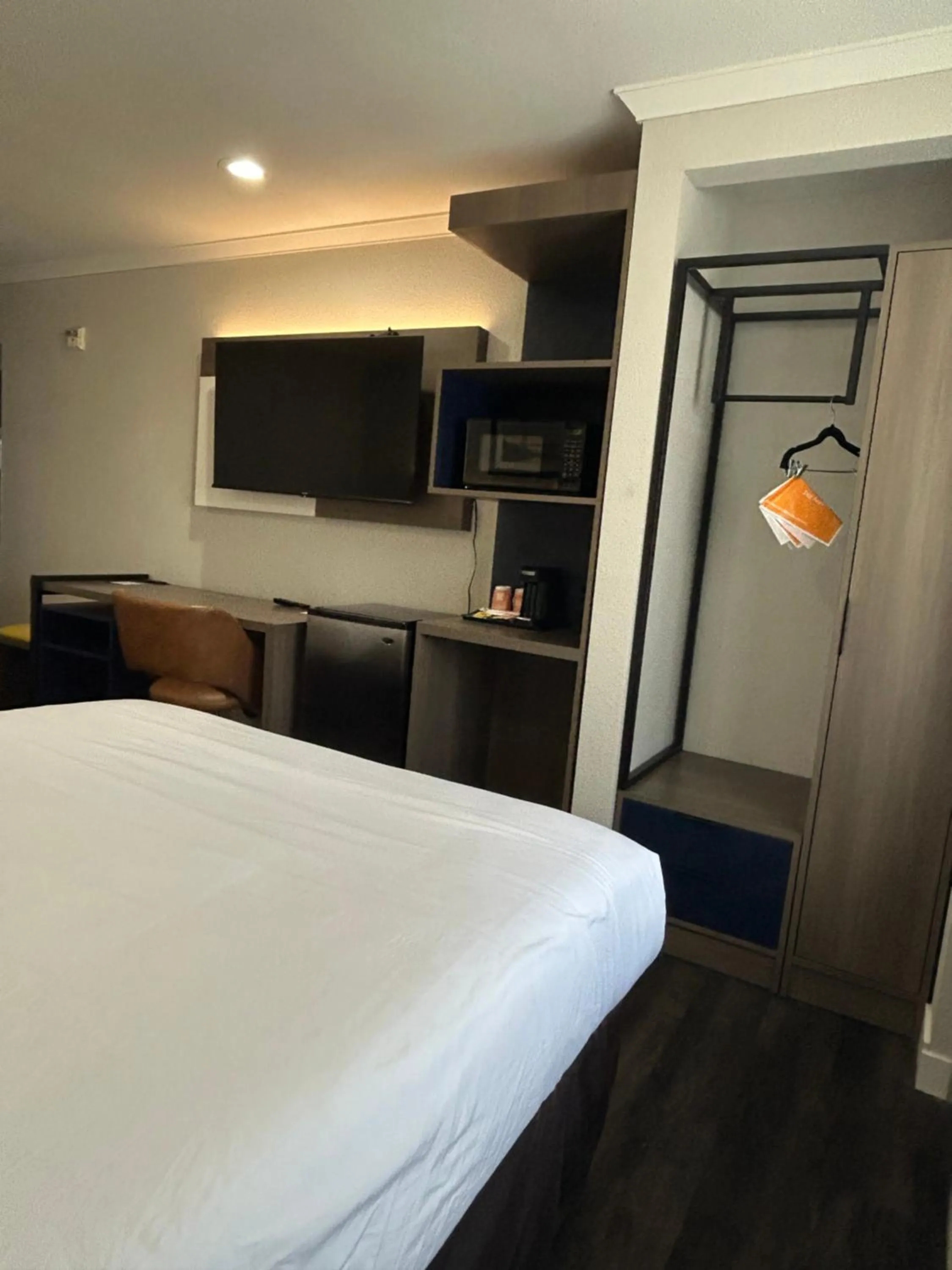 Bedroom, Bed in Quality Inn & Suites Santa Rosa South