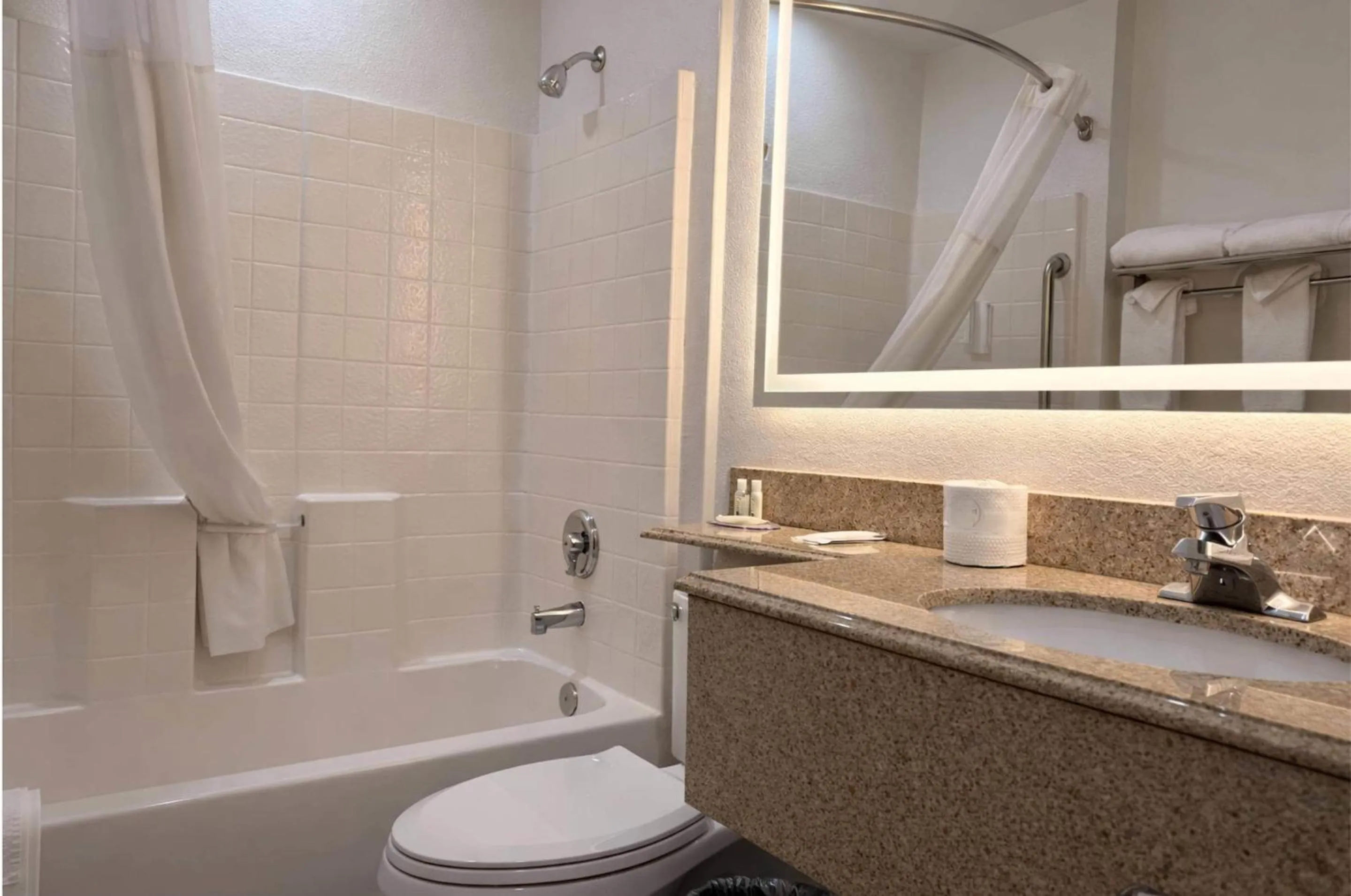 Bedroom in Quality Inn & Suites Santa Rosa South