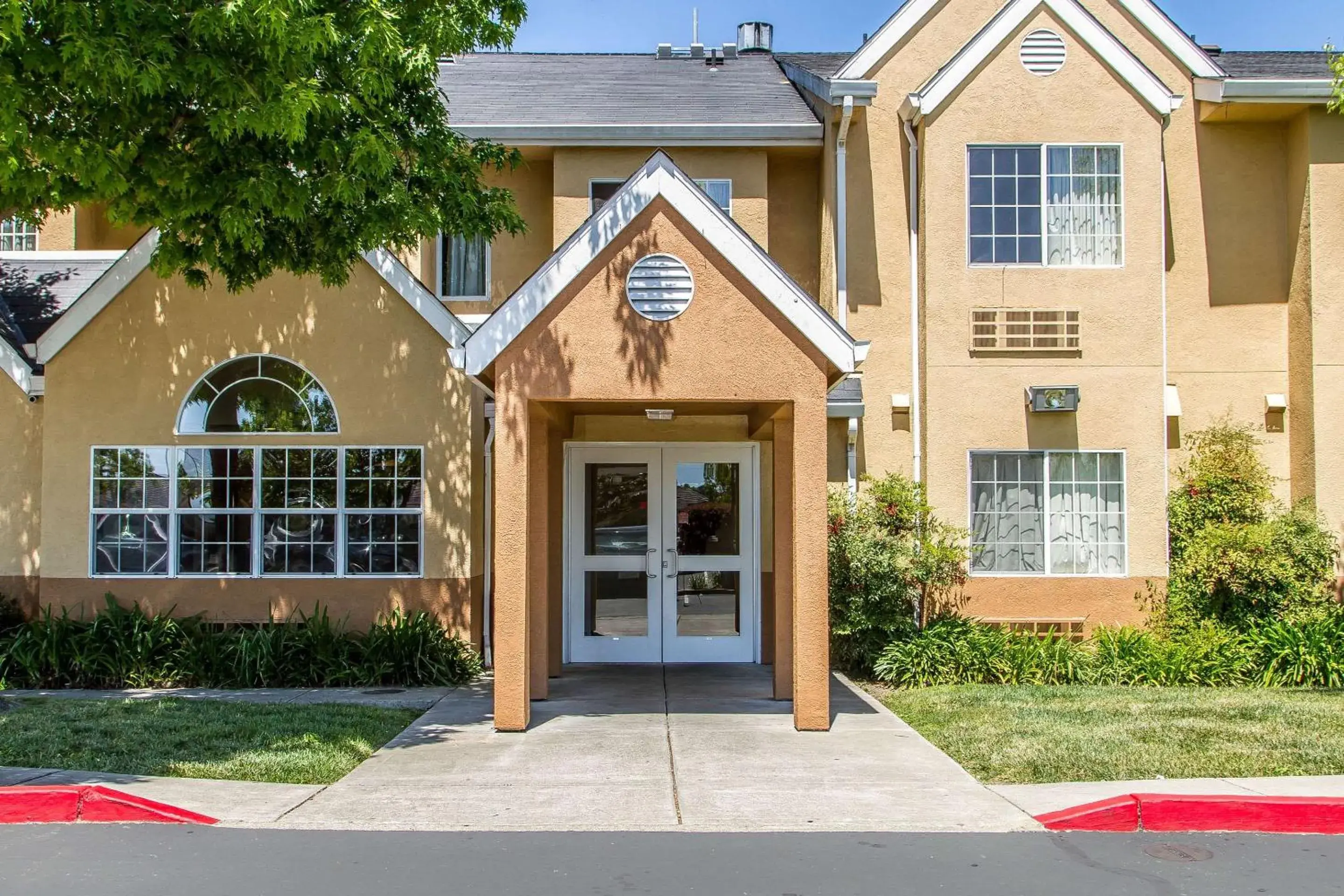 Property building in Quality Inn & Suites Santa Rosa South Property building in Quality Inn & Suites Santa Rosa South