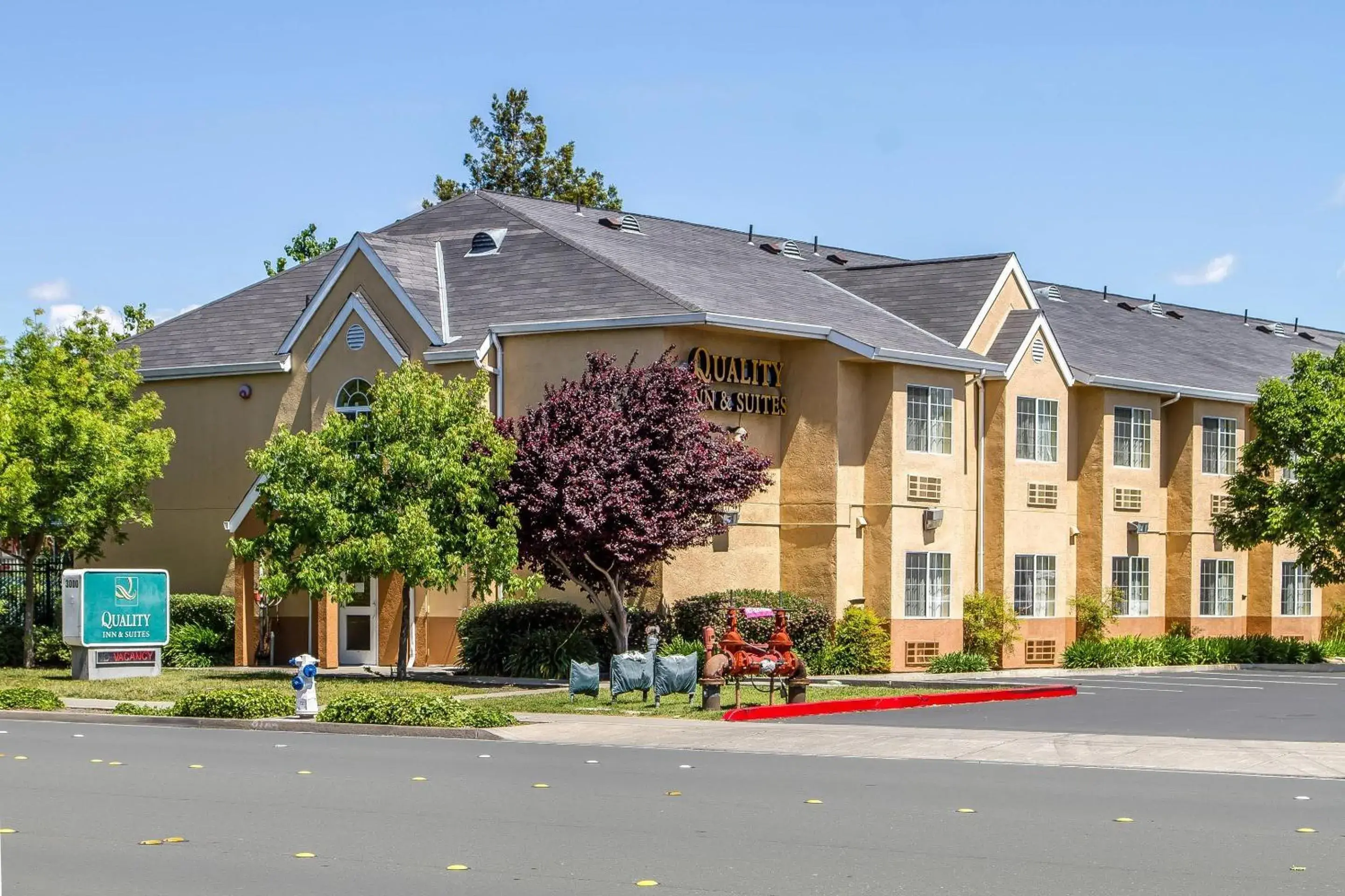 Property building in Quality Inn & Suites Santa Rosa South Property building in Quality Inn & Suites Santa Rosa South