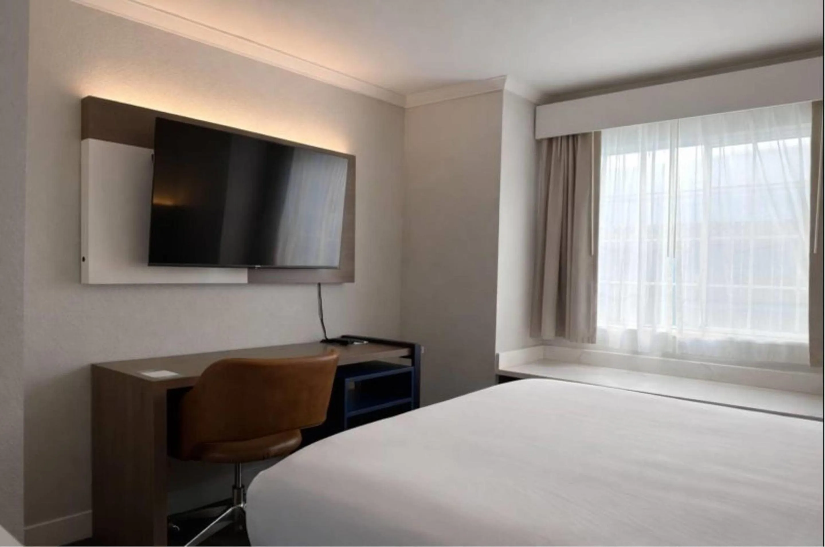 Bedroom, Bed in Quality Inn & Suites Santa Rosa South