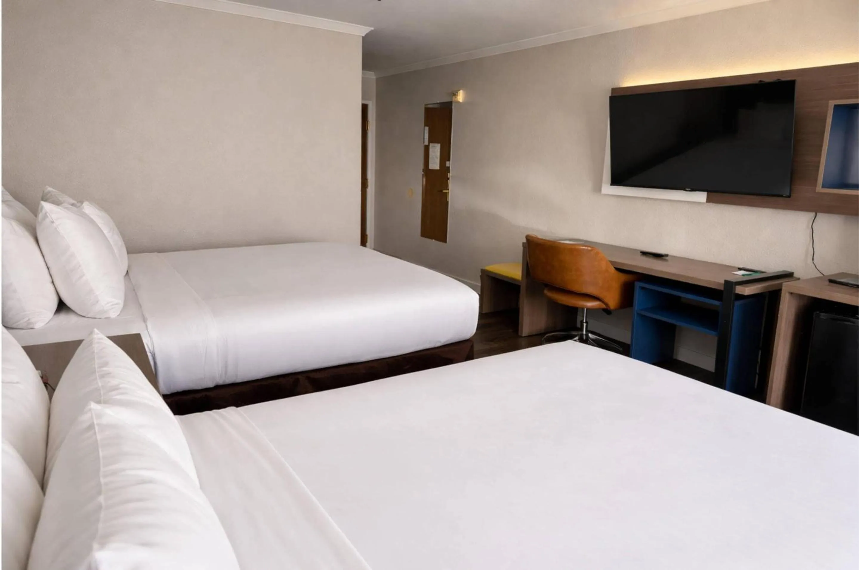 Bedroom, Bed in Quality Inn & Suites Santa Rosa South