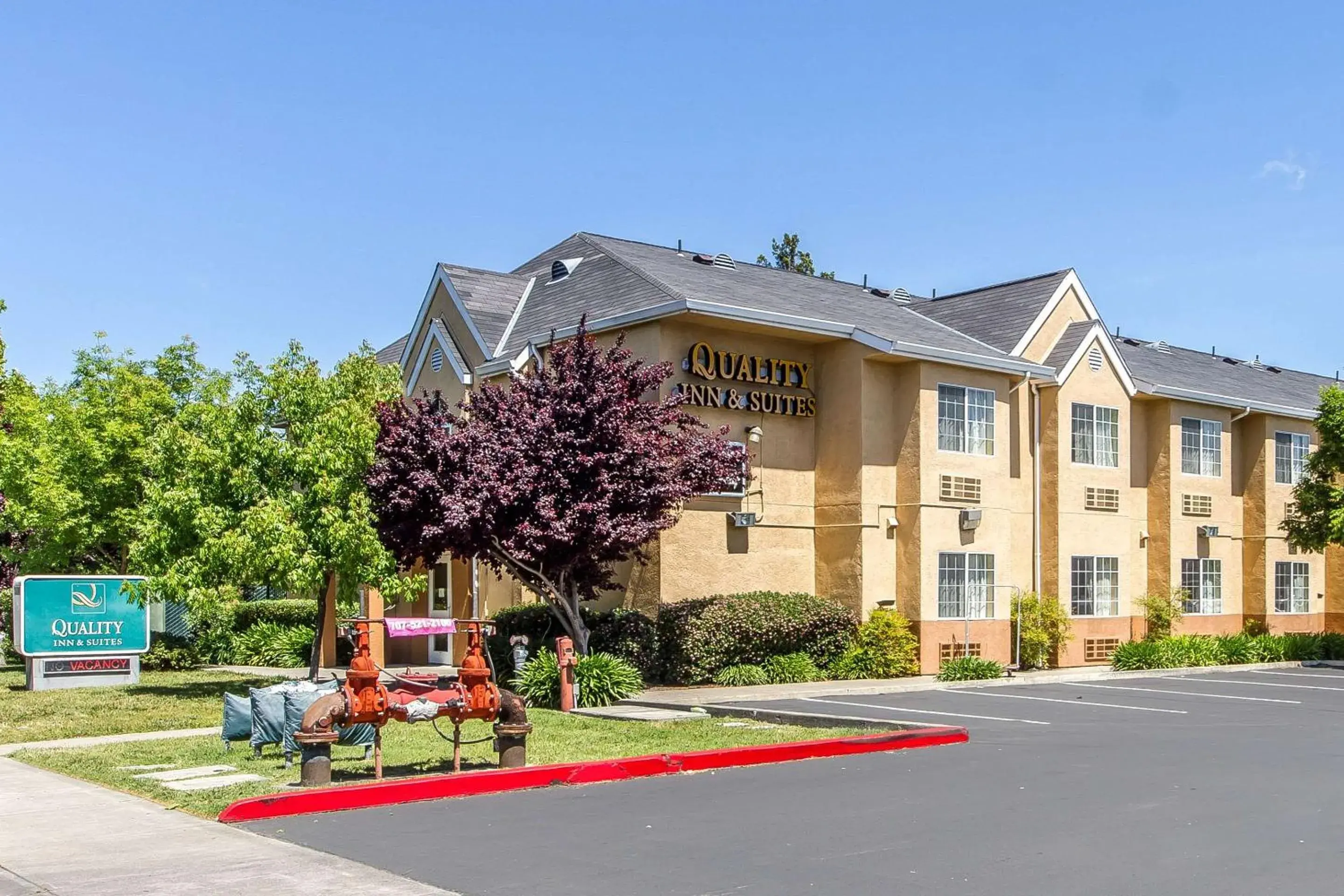 Property building in Quality Inn & Suites Santa Rosa South Property building in Quality Inn & Suites Santa Rosa South