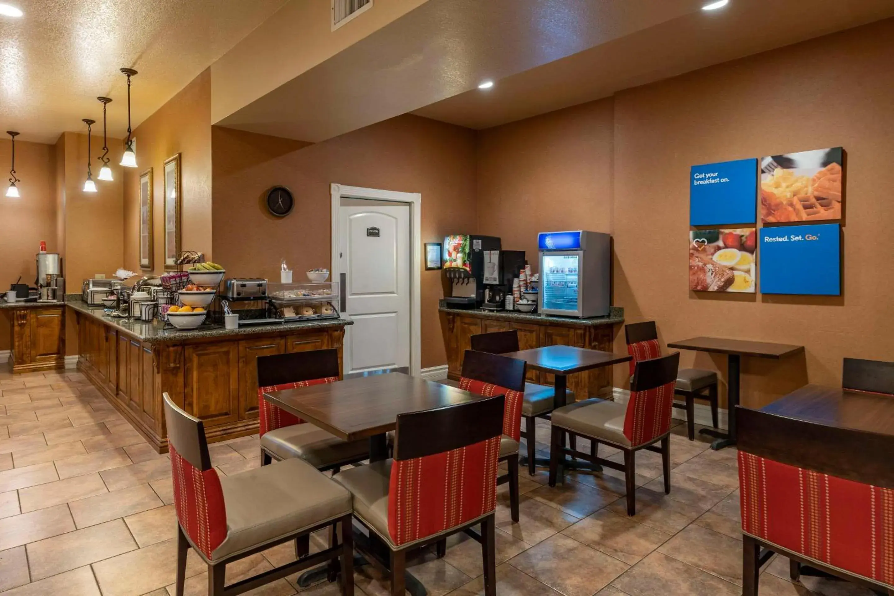 Breakfast in Comfort Inn & Suites Ukiah Mendocino County Breakfast in Comfort Inn & Suites Ukiah Mendocino County
