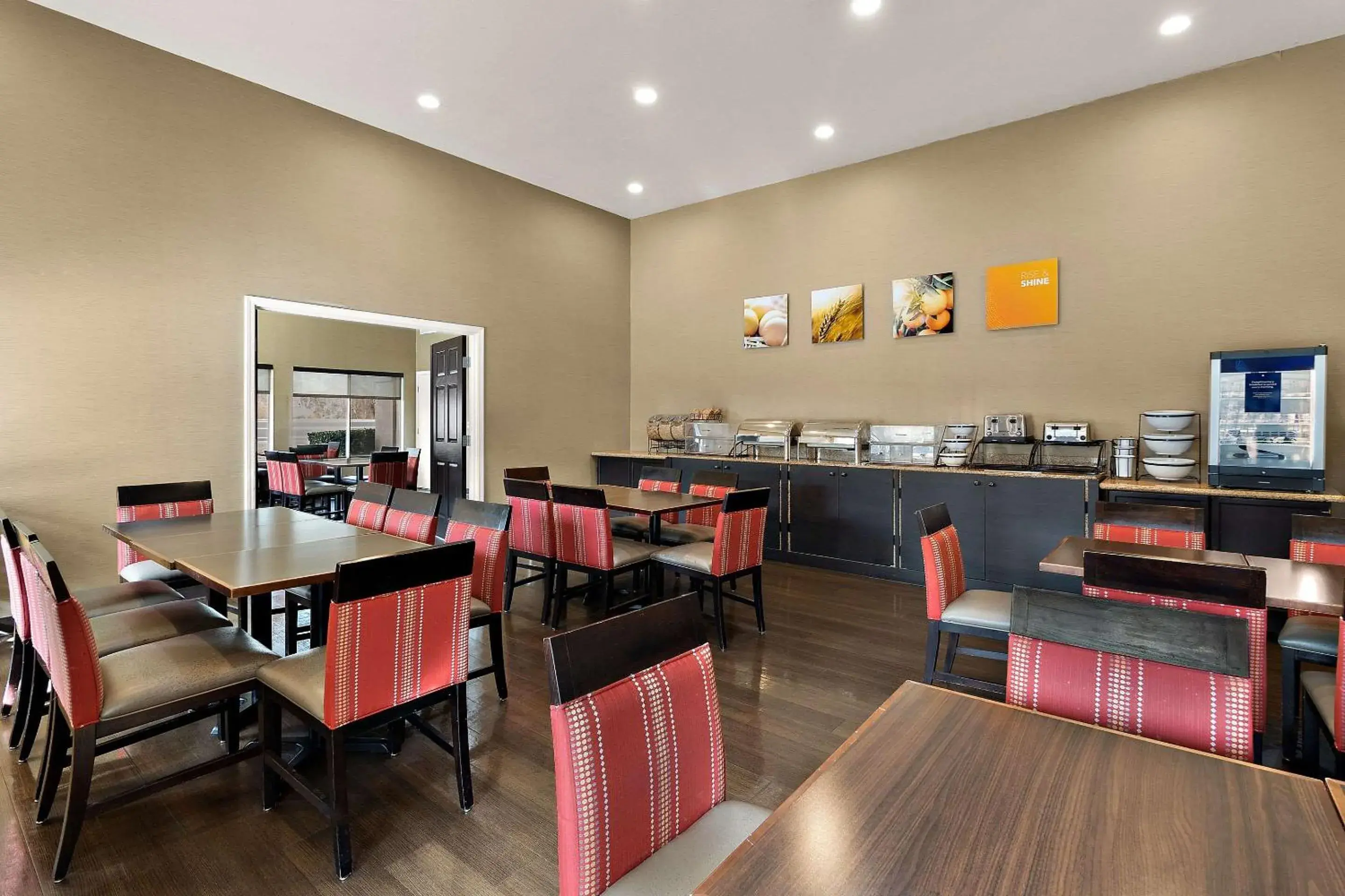 Breakfast in Comfort Inn & Suites Sequoia Kings Canyon Breakfast in Comfort Inn & Suites Sequoia Kings Canyon