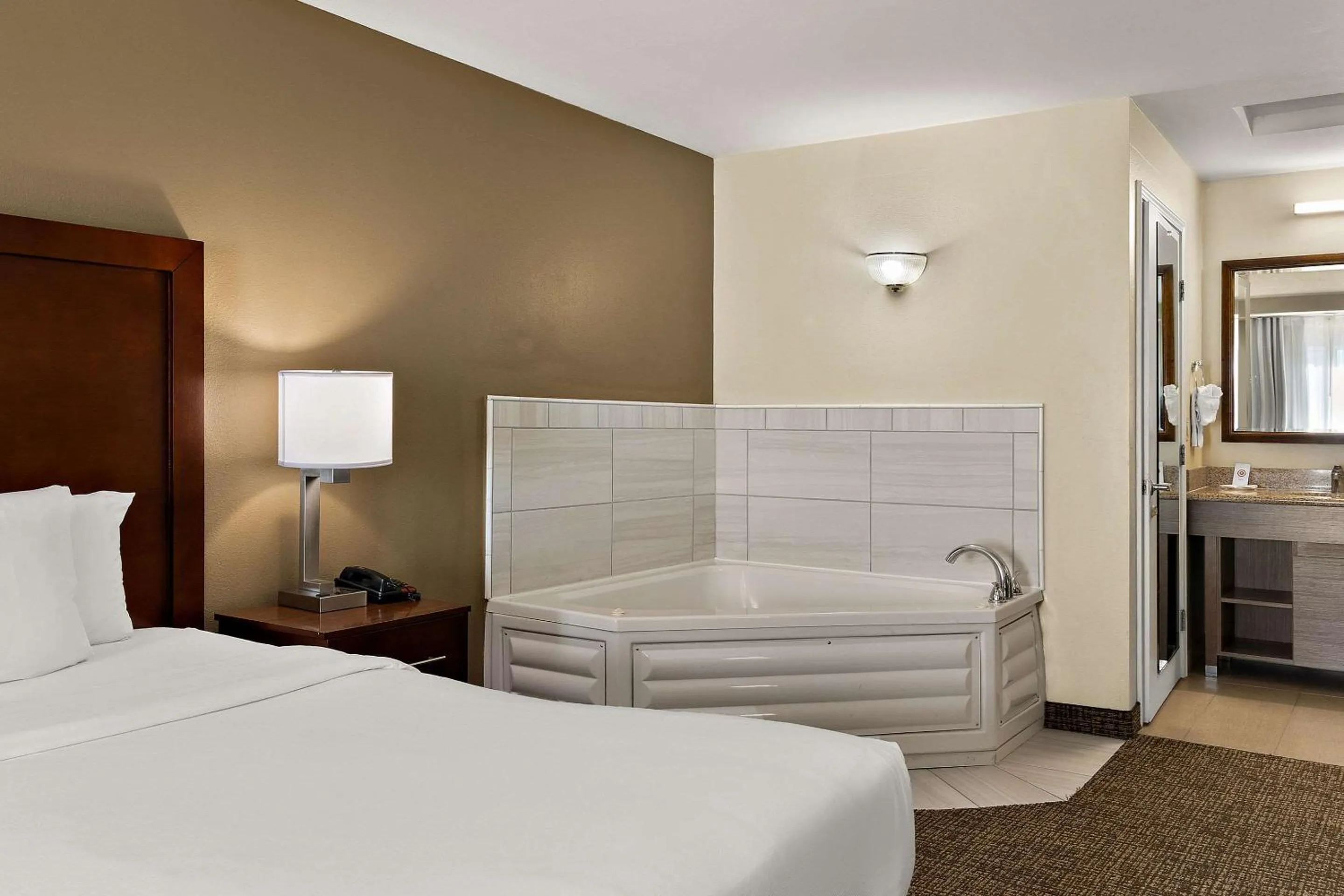 Bedroom, Bed in Comfort Inn & Suites Sequoia Kings Canyon