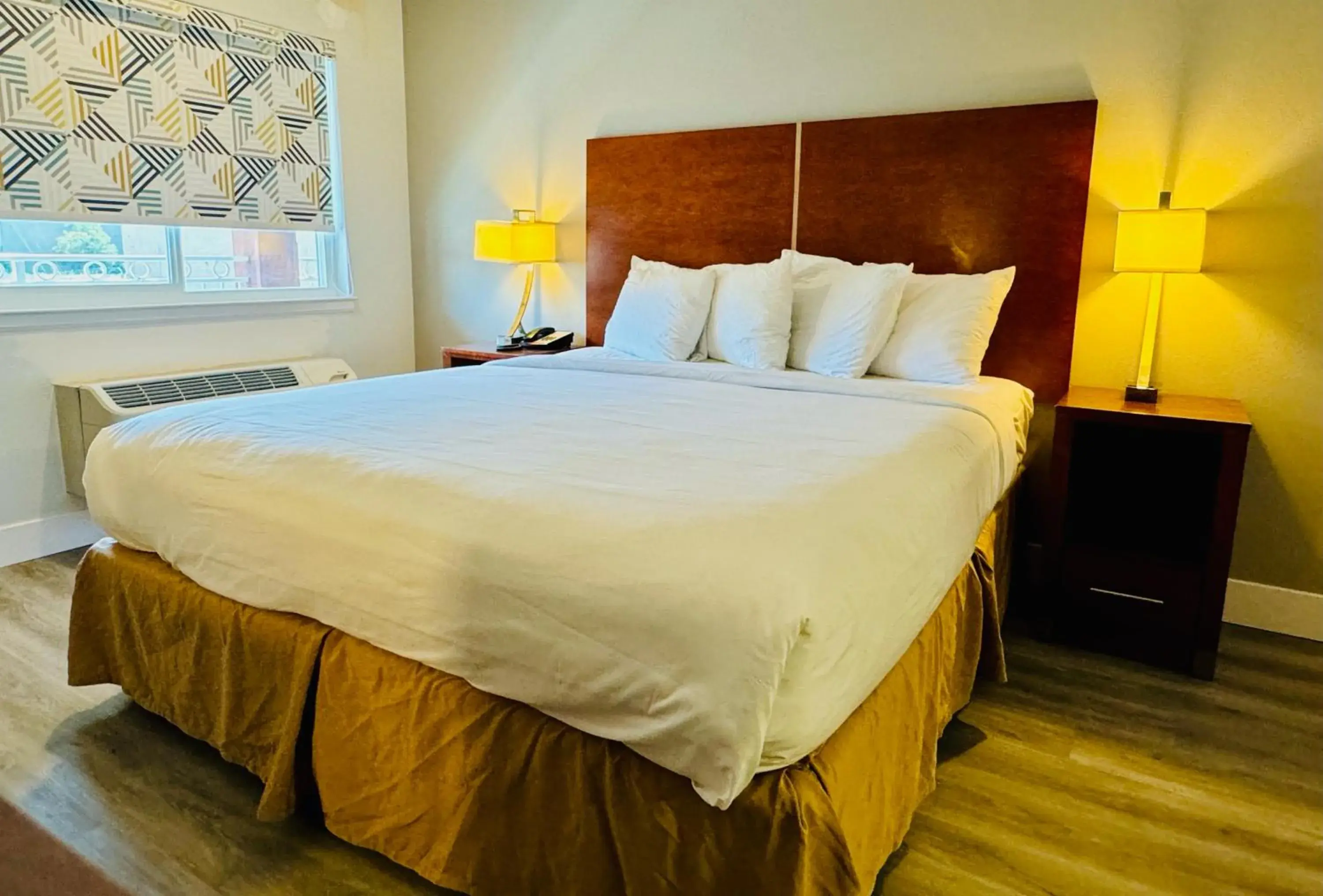 Bedroom, Bed in Motel 6 Martinez, CA Bedroom, Bed in Motel 6 Martinez, CA