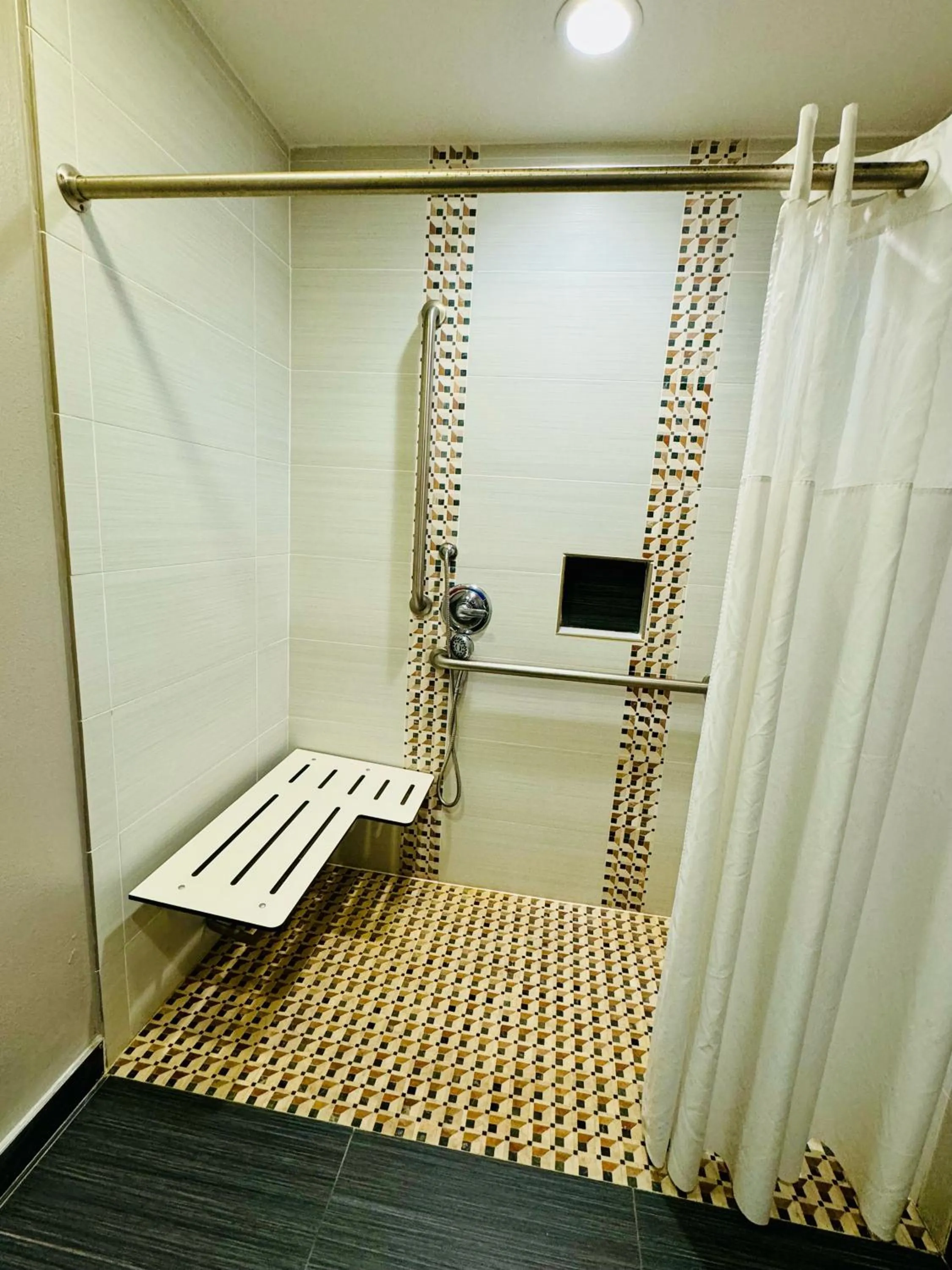 Shower in Motel 6 Martinez, CA