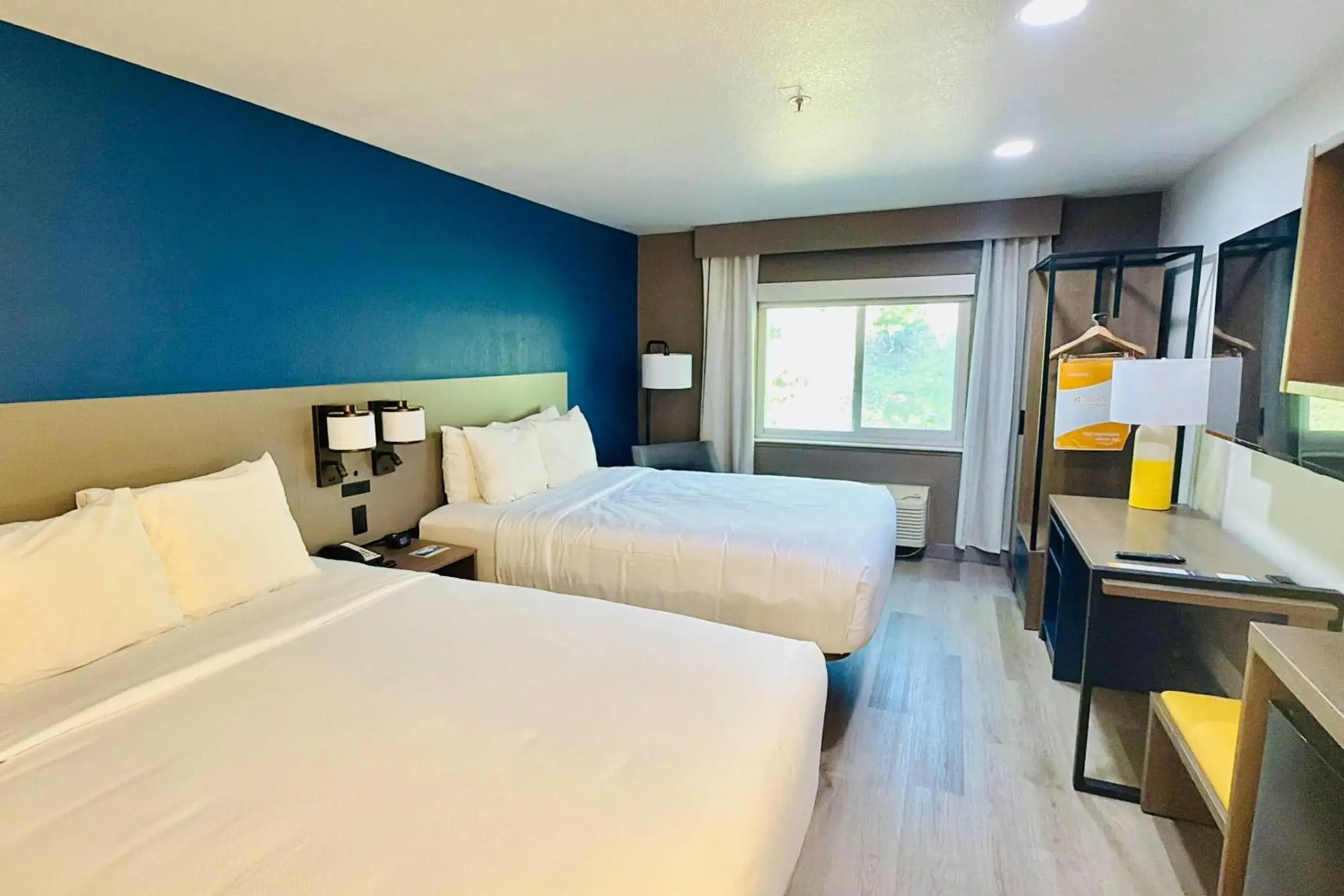 Bedroom, Bed in Comfort Inn Fontana Bedroom, Bed in Comfort Inn Fontana