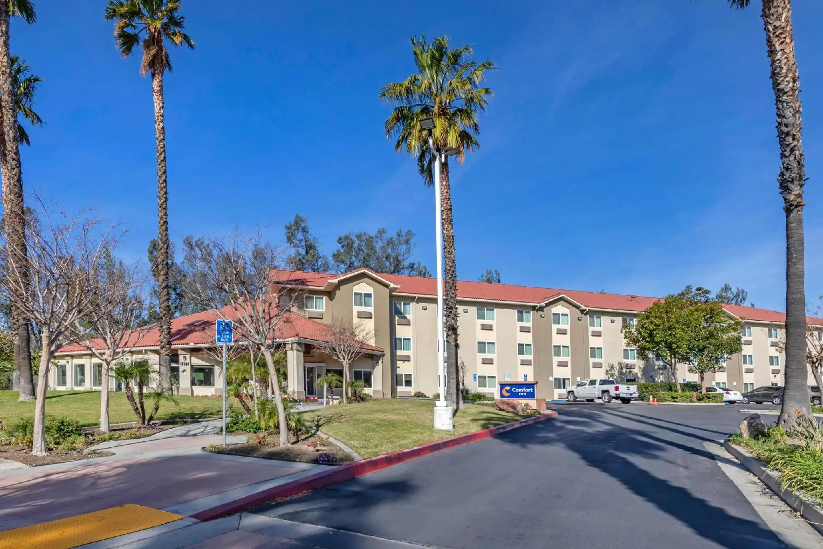 Property building in Comfort Inn Fontana Property building in Comfort Inn Fontana