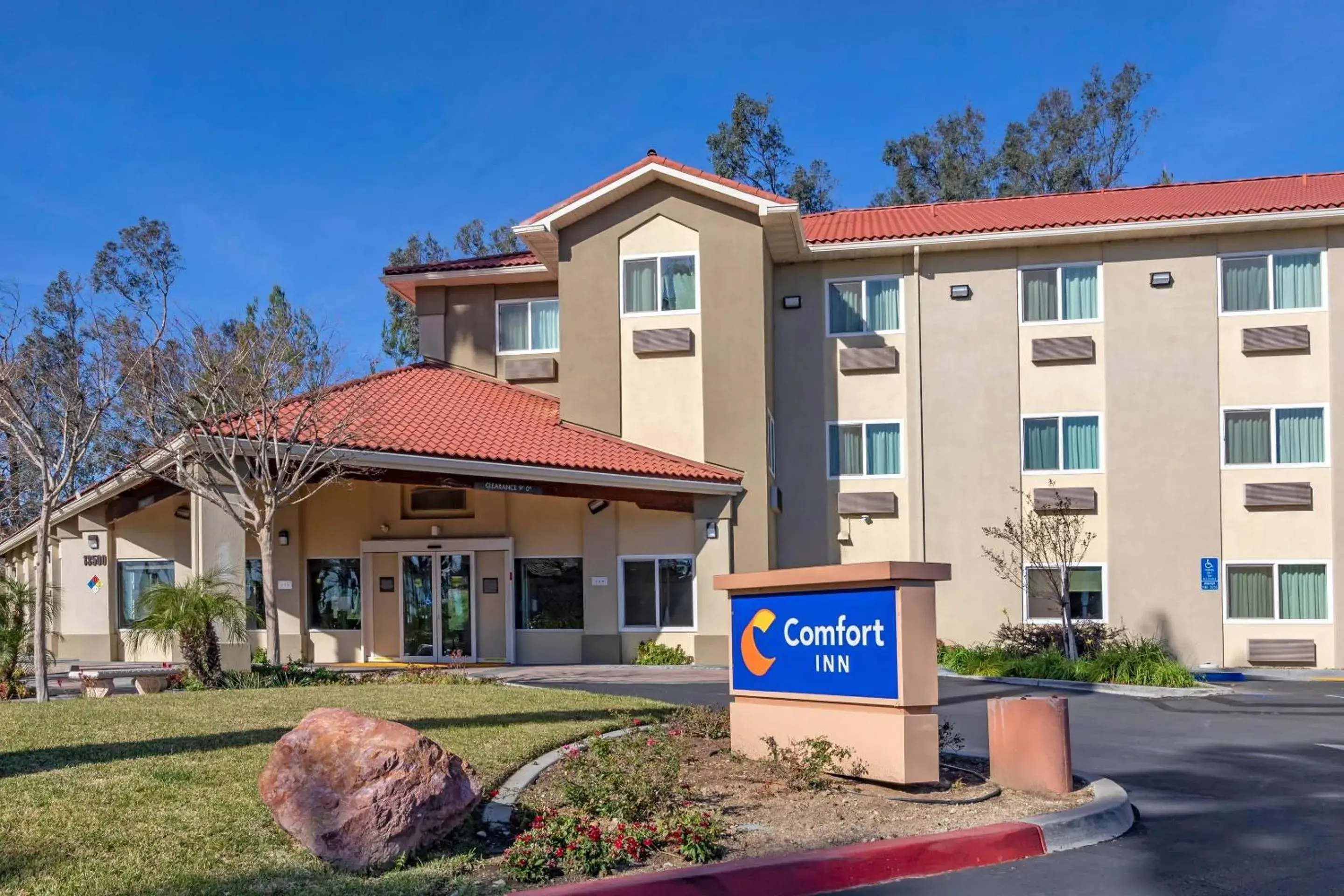 Property building in Comfort Inn Fontana Property building in Comfort Inn Fontana