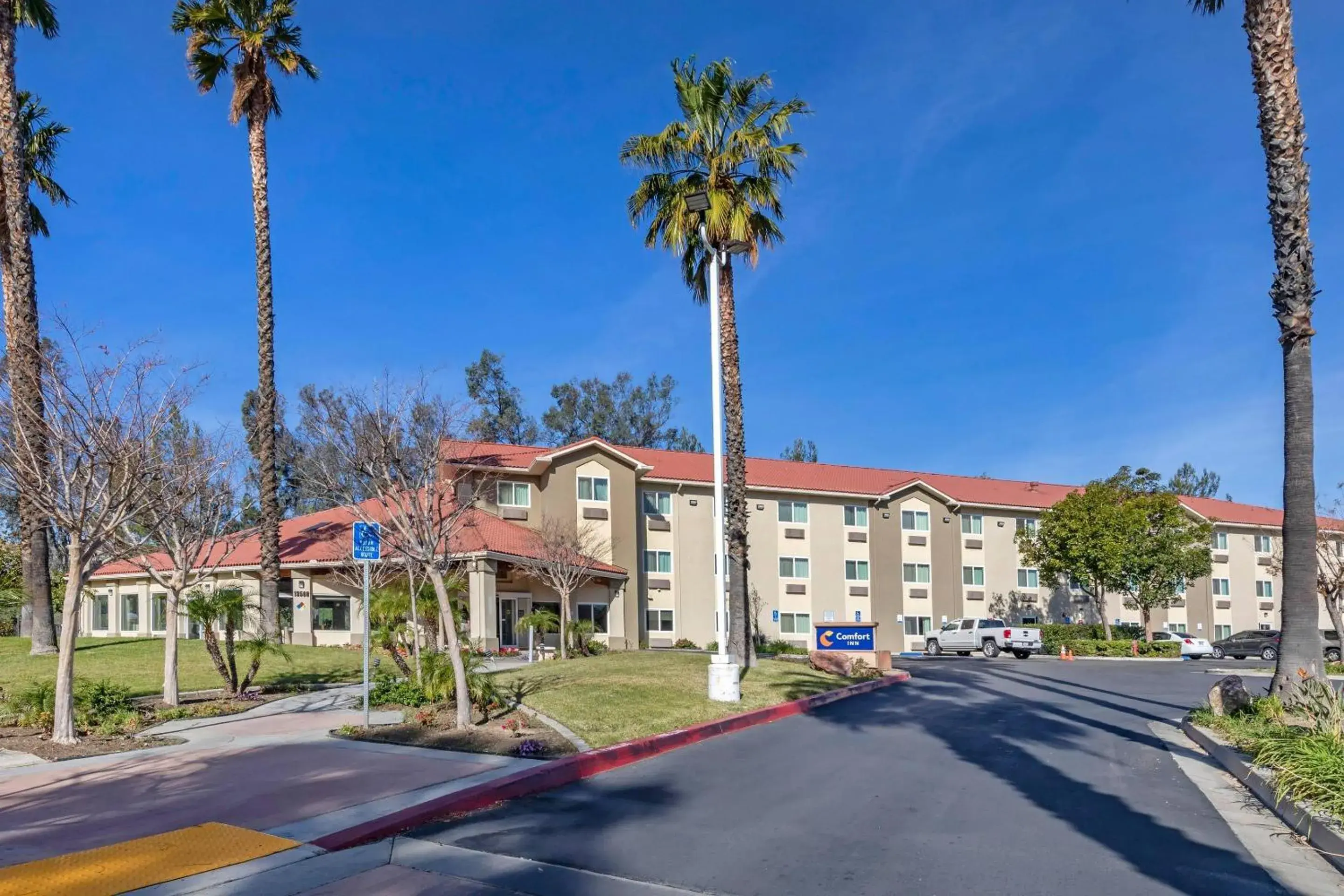 Property building in Comfort Inn Fontana Property building in Comfort Inn Fontana