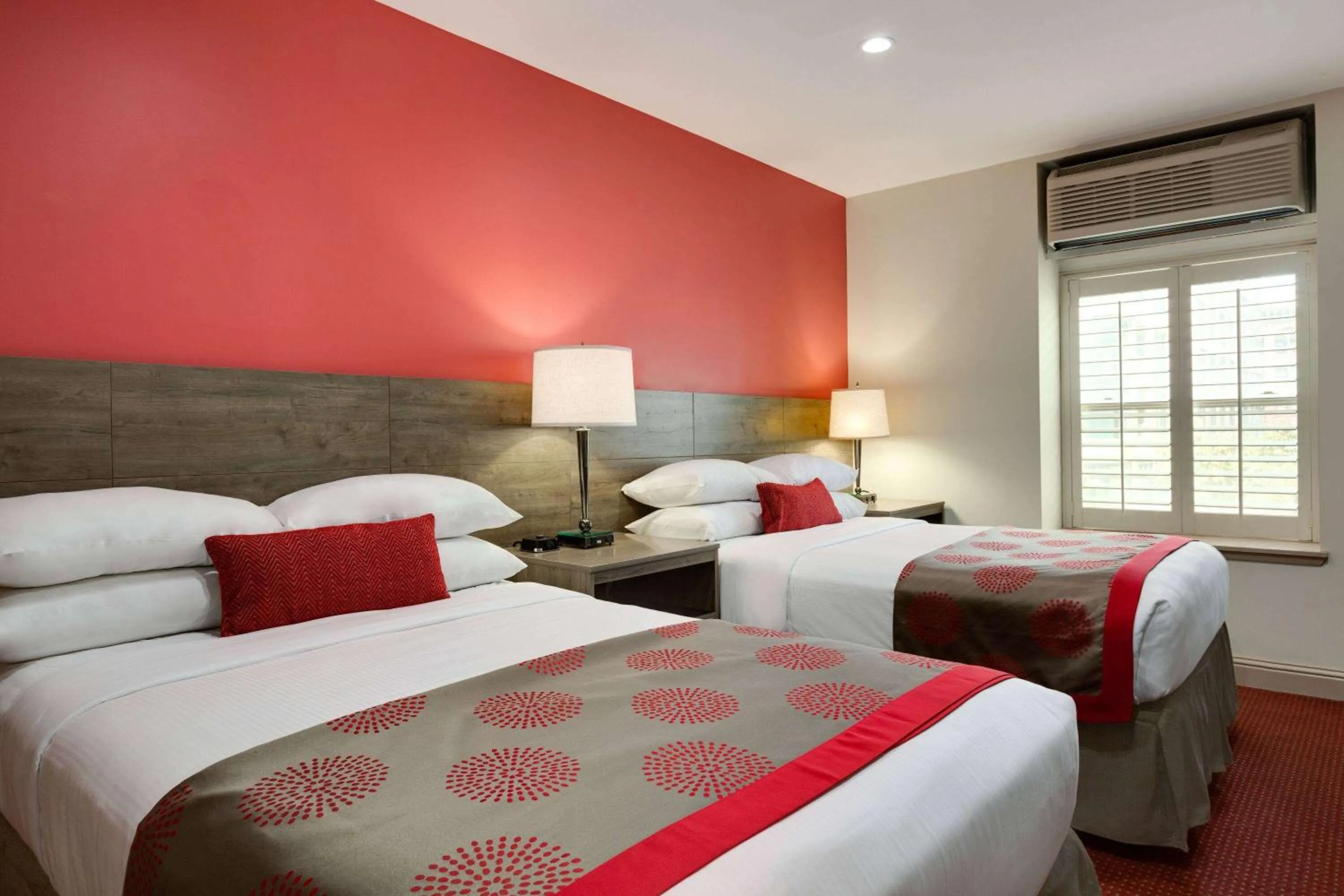 Photo of the whole room, Bed in Ramada by Wyndham Oakland Downtown City Center