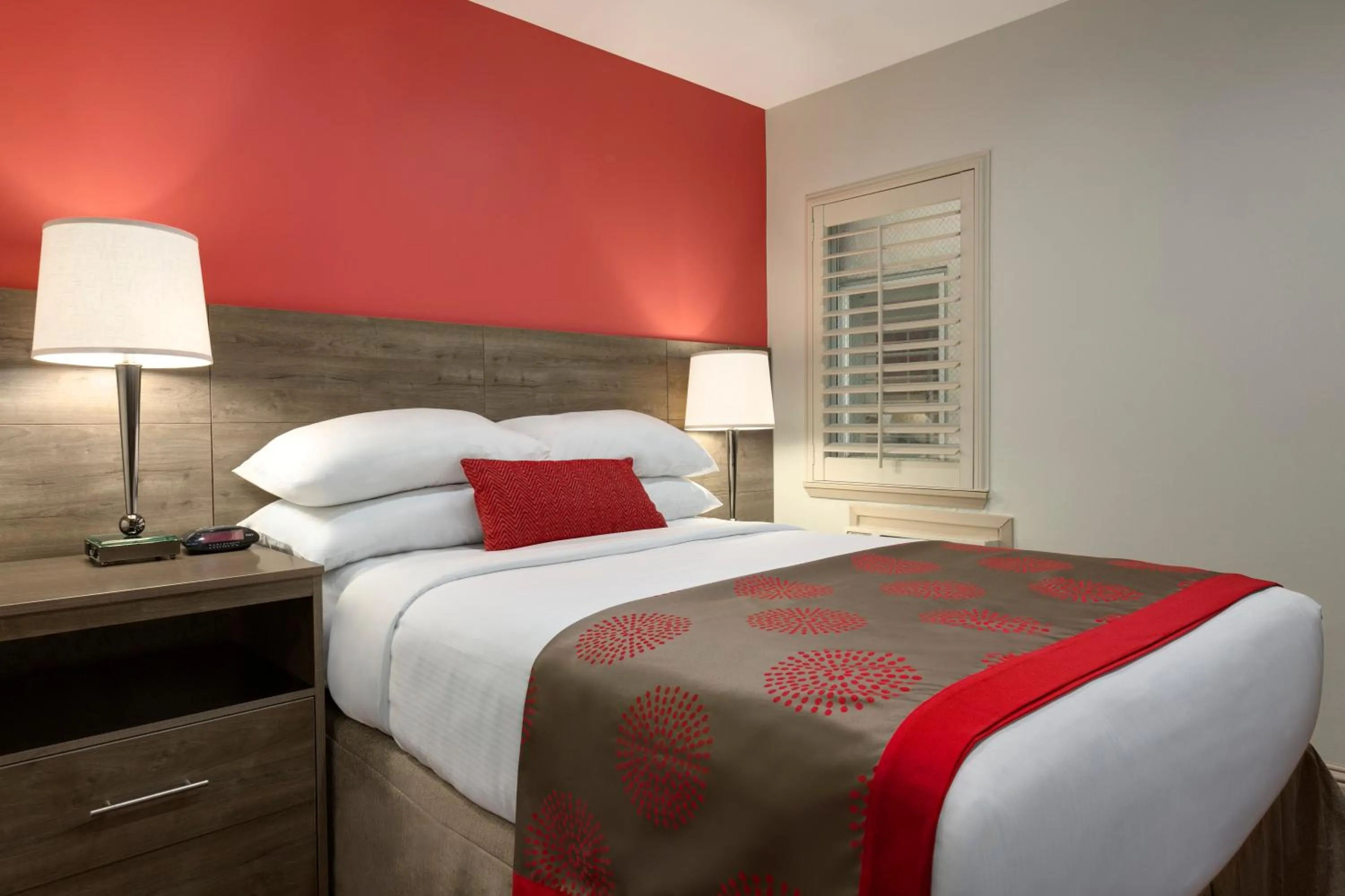 Bed in Ramada by Wyndham Oakland Downtown City Center