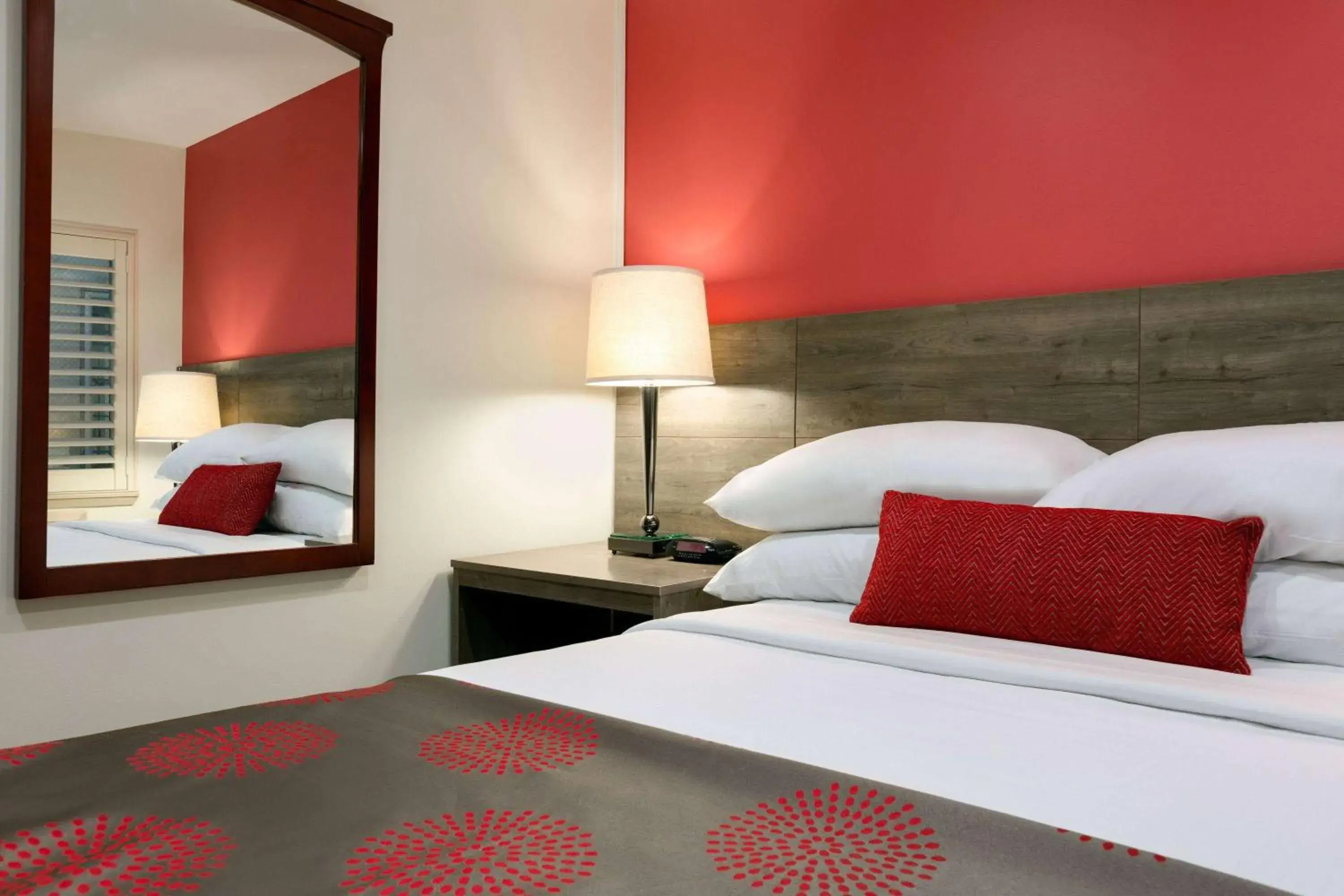 Photo of the whole room, Bed in Ramada by Wyndham Oakland Downtown City Center Photo of the whole room, Bed in Ramada by Wyndham Oakland Downtown City Center