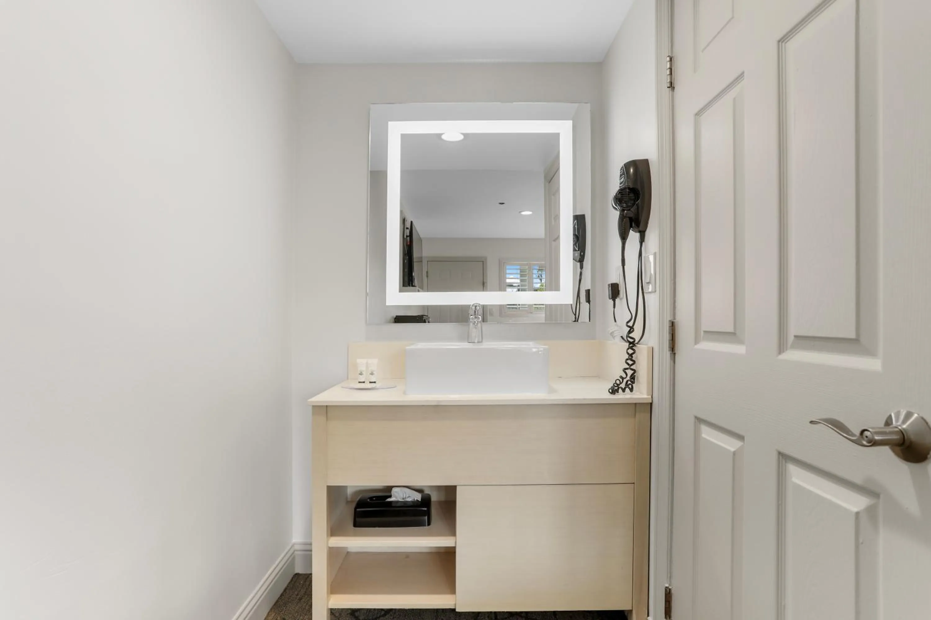 Bathroom in Signature Inn Berkeley