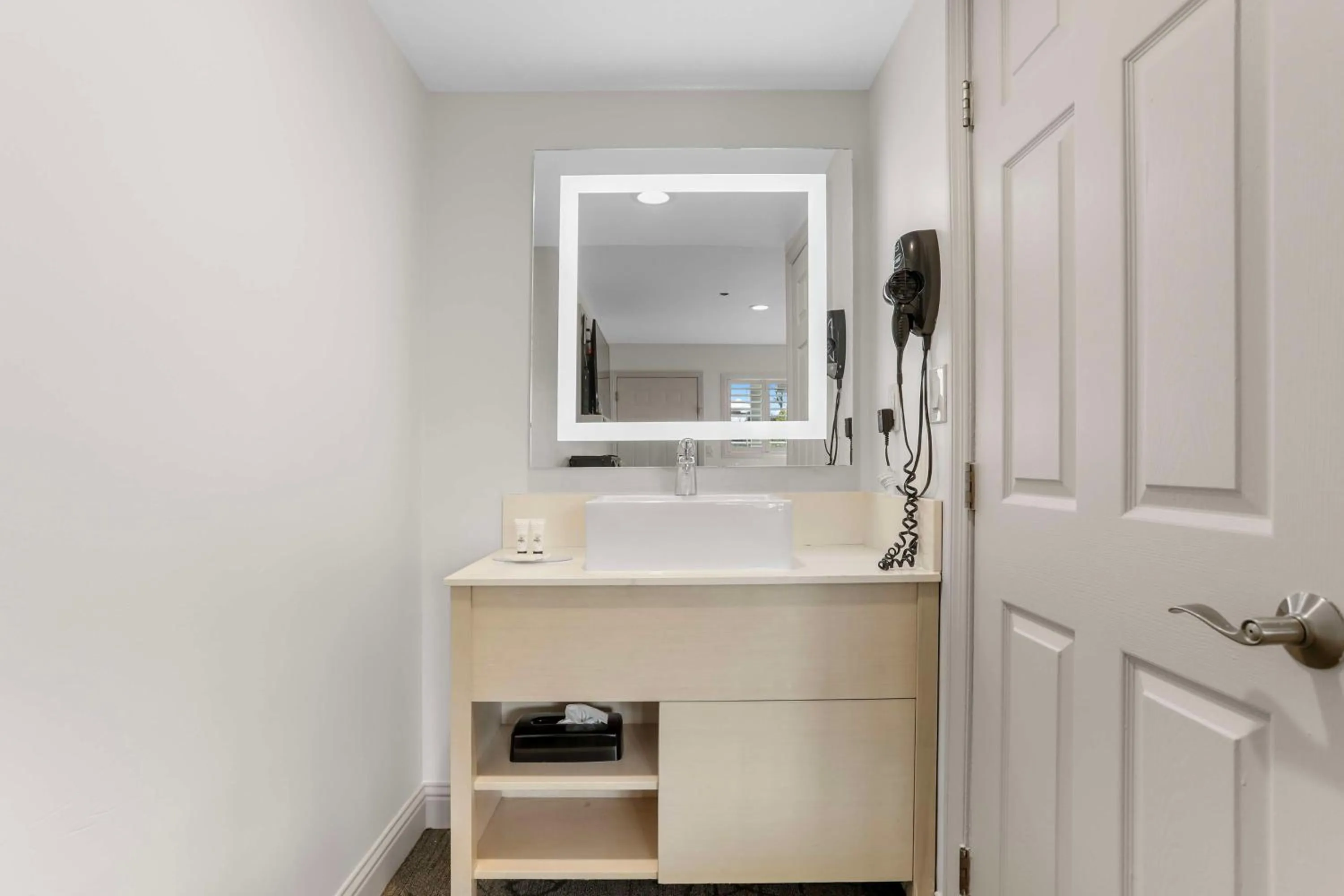 Bathroom in Signature Inn Berkeley