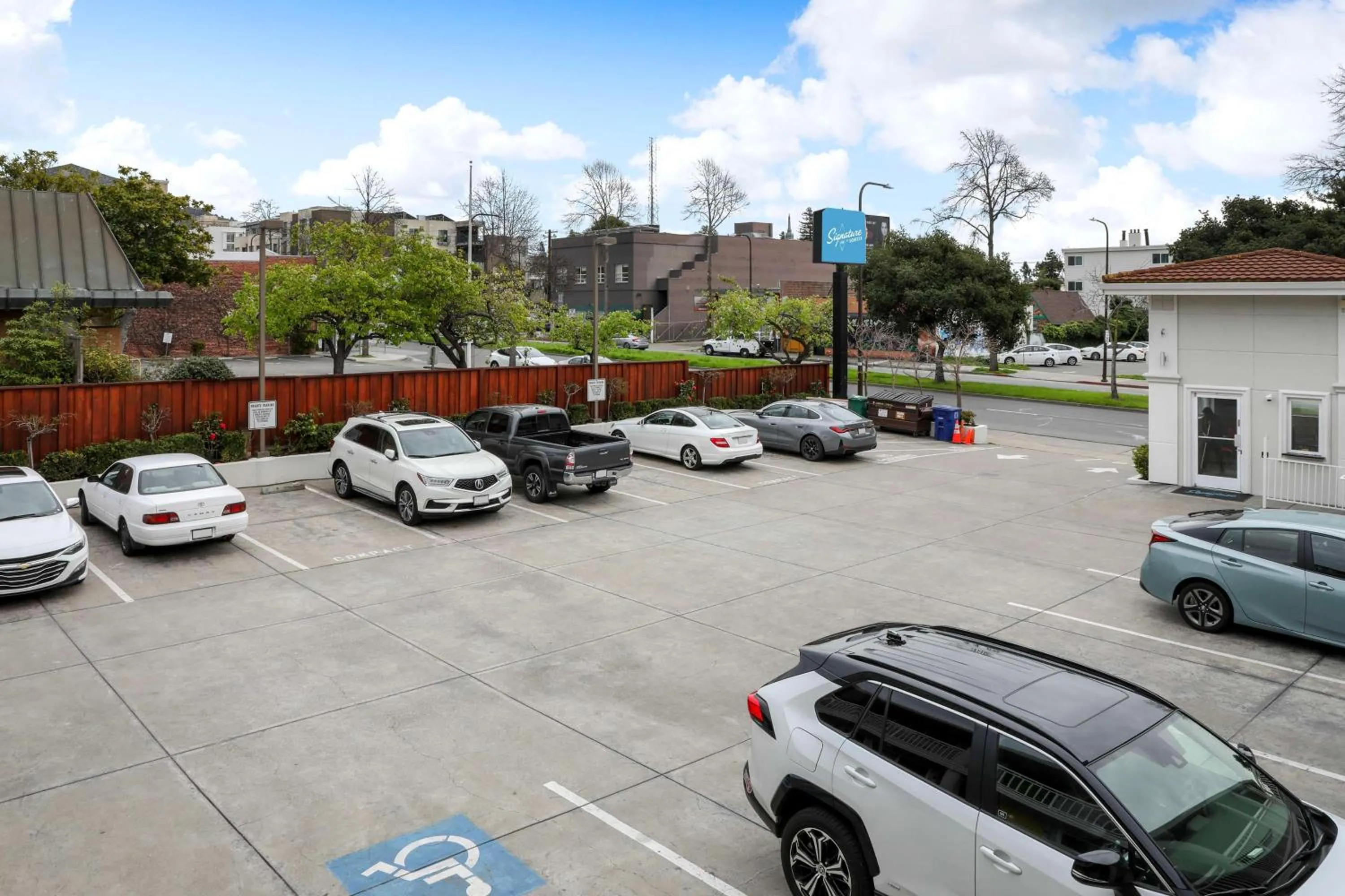 Property building in Signature Inn Berkeley