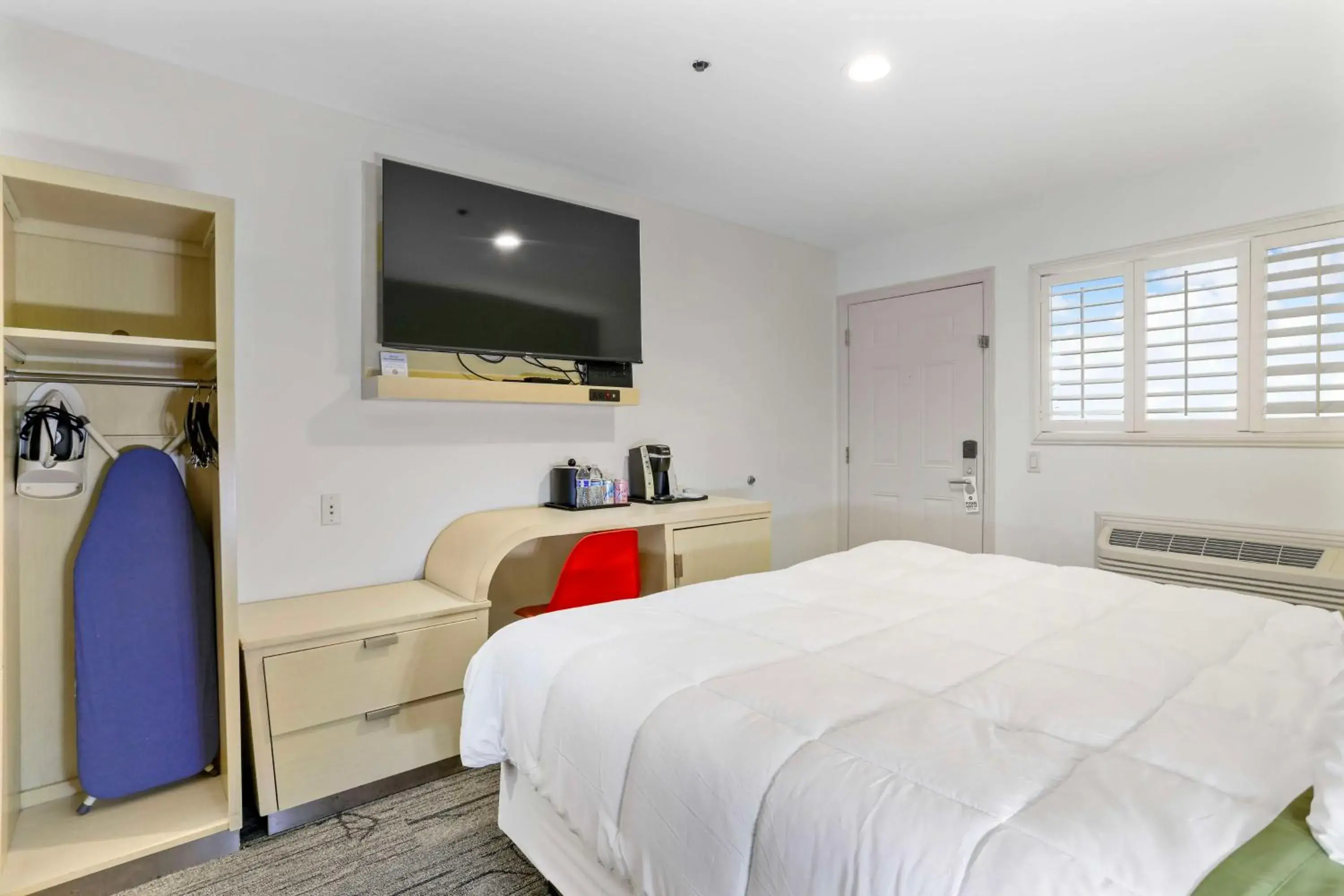 Bedroom, Bed in Inn at University Bedroom, Bed in Inn at University