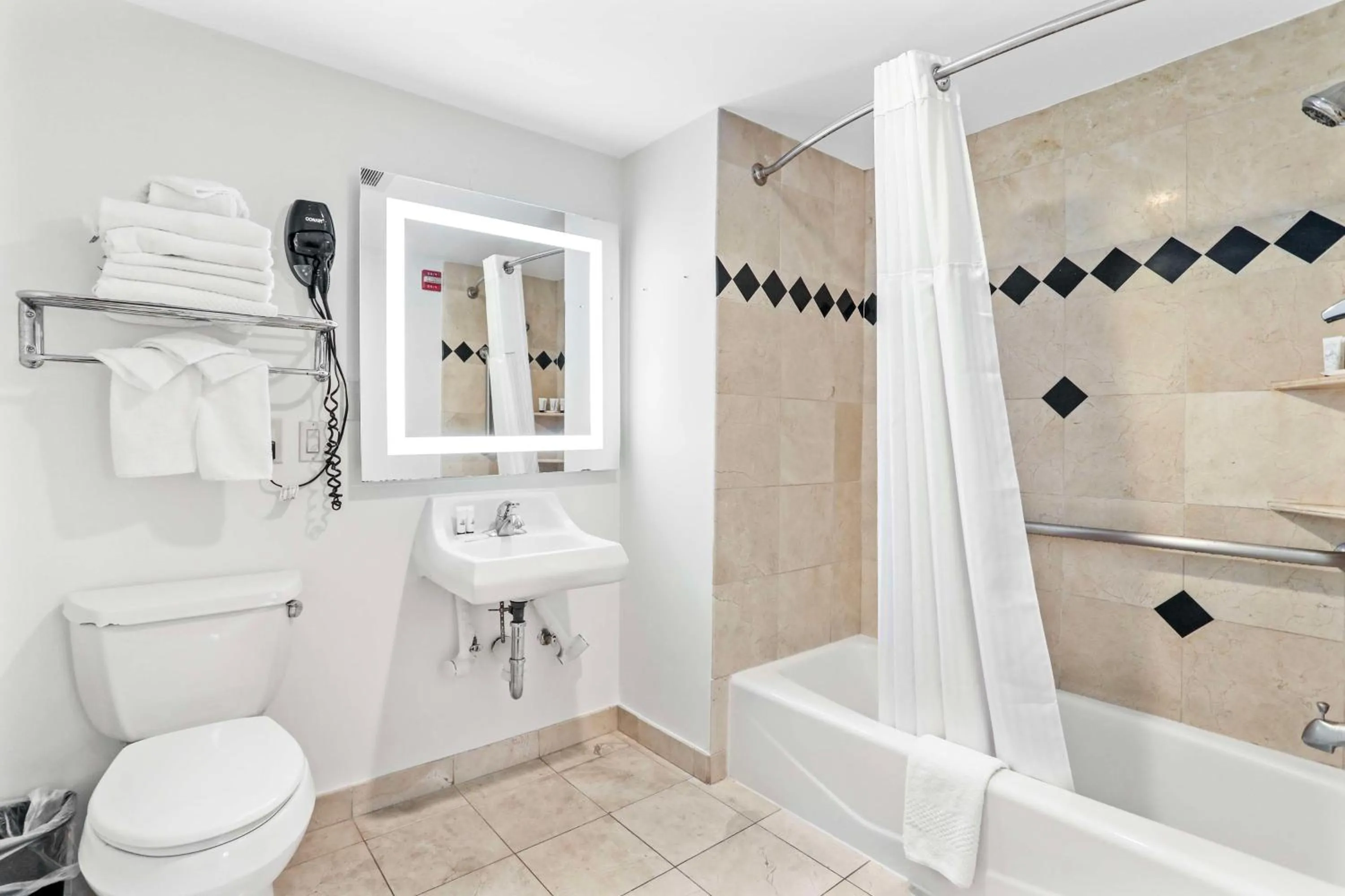 Bathroom in Signature Inn Berkeley