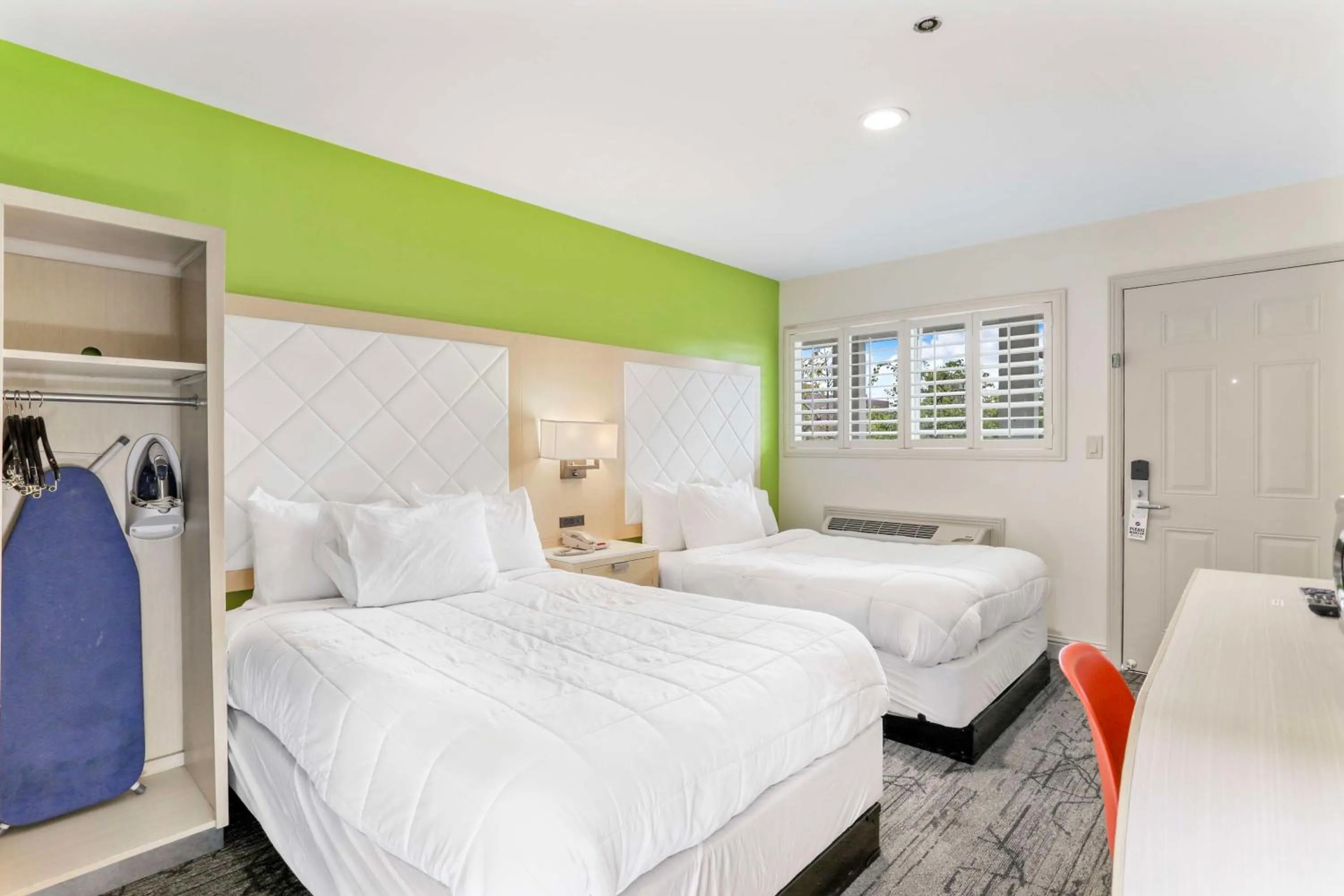 Bedroom, Bed in Signature Inn Berkeley