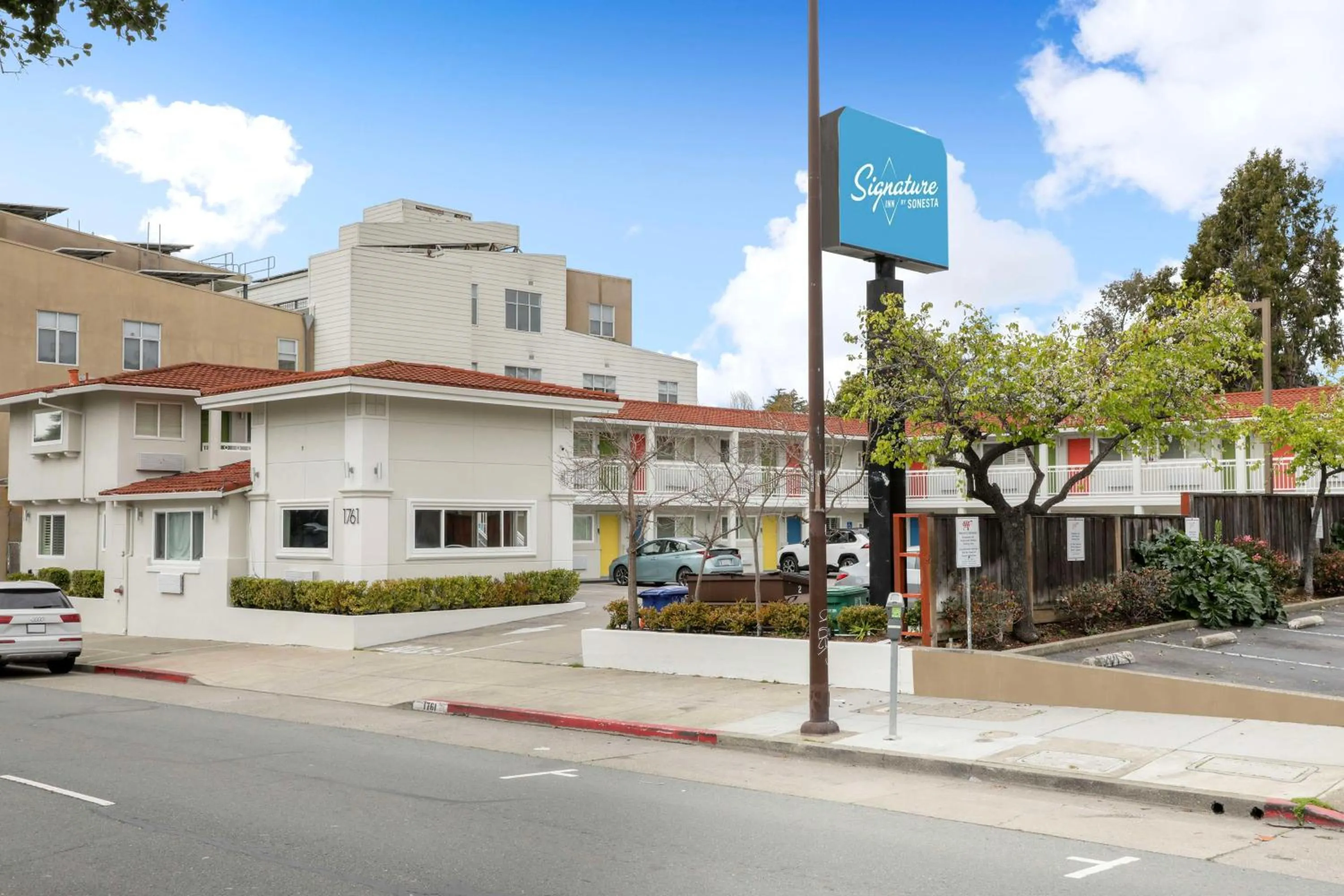 Property building in Signature Inn Berkeley