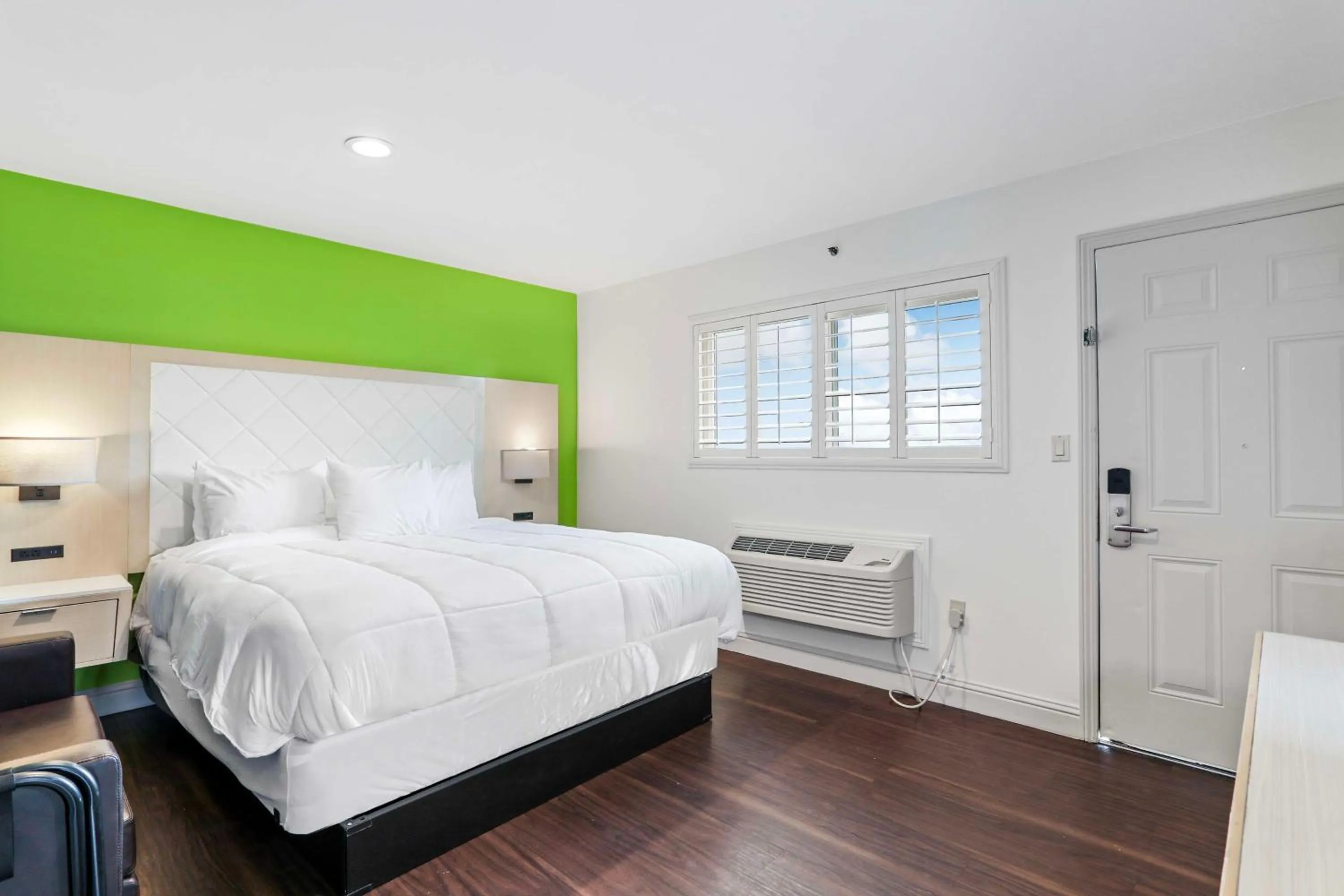 Bedroom, Bed in Signature Inn Berkeley