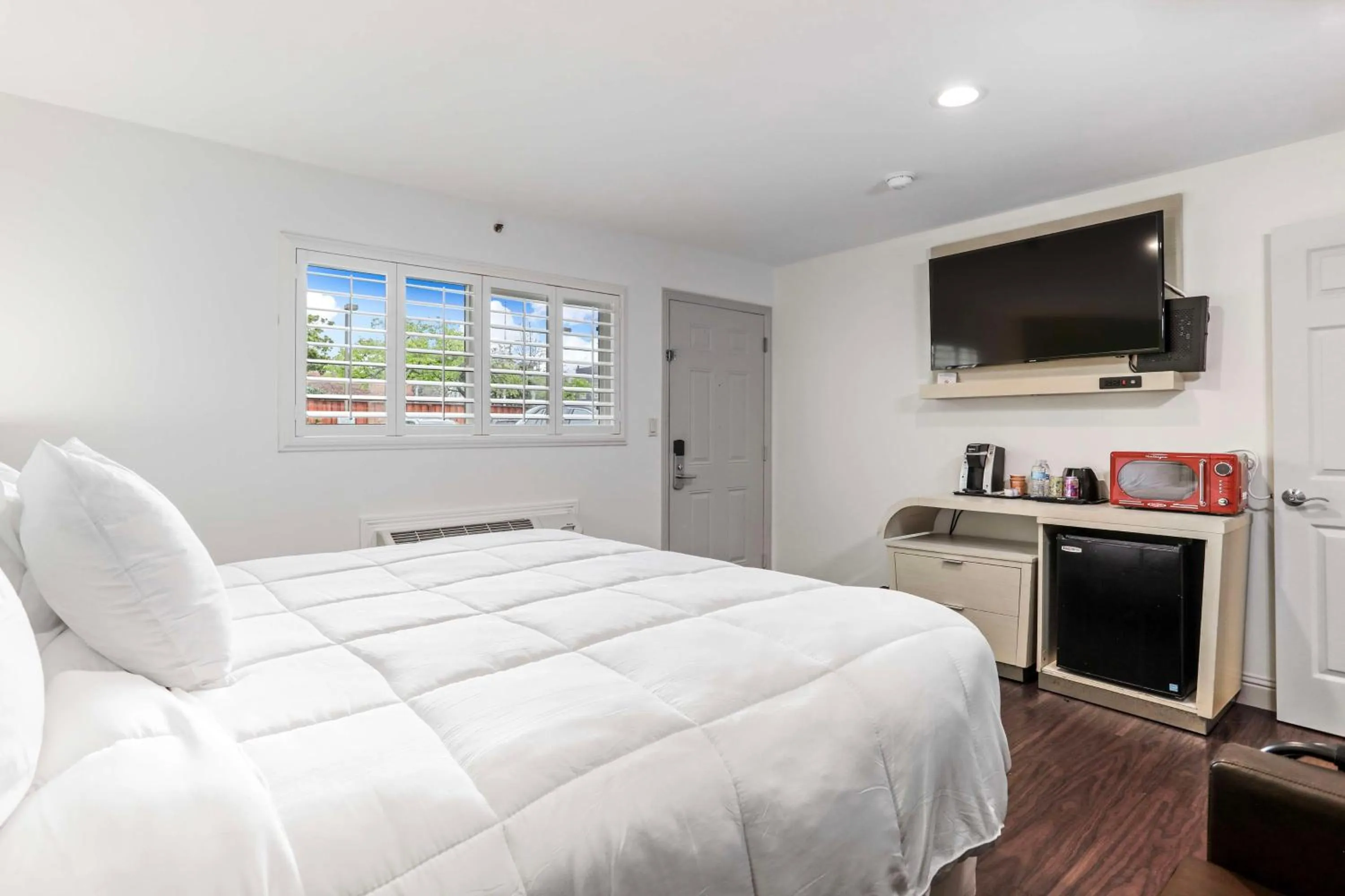 Bedroom, Bed in Signature Inn Berkeley