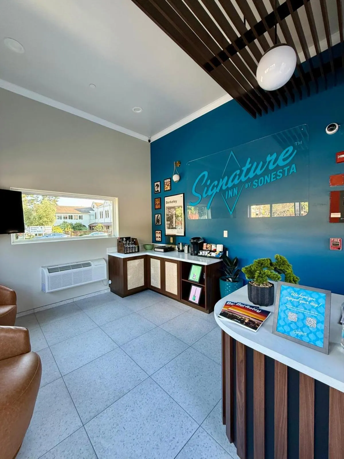 Seating area in Signature Inn Berkeley