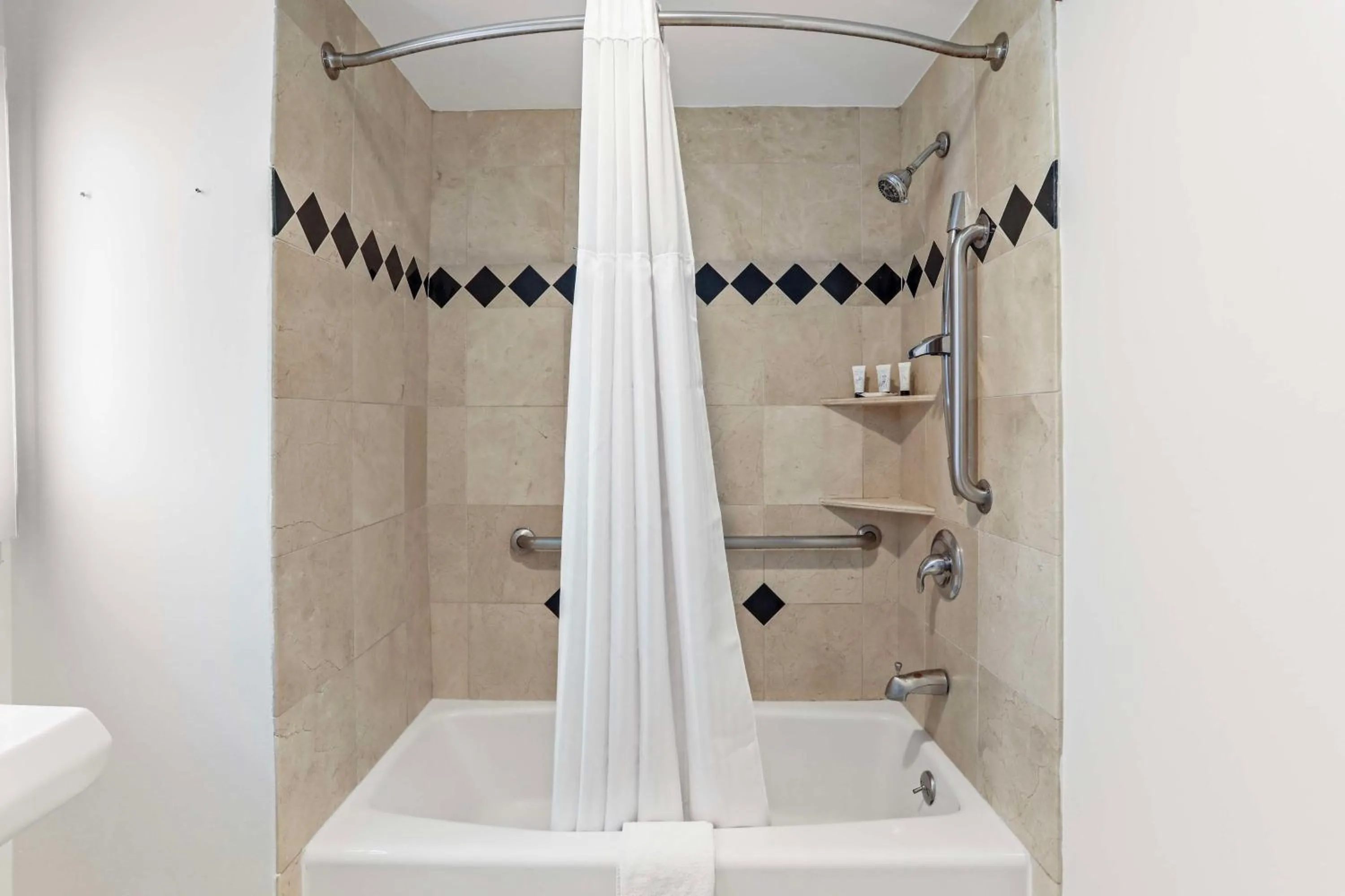 Bathroom in Signature Inn Berkeley