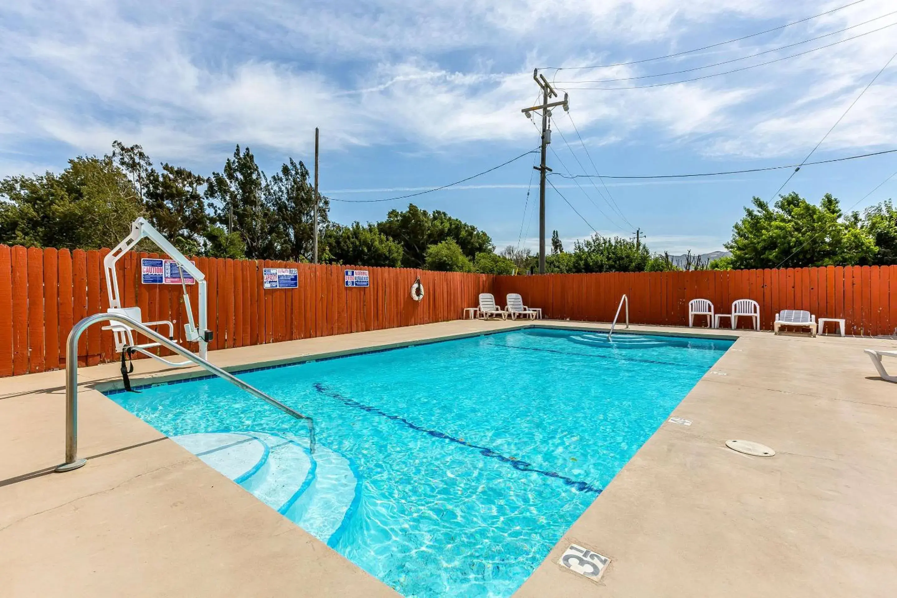 Swimming pool in Quality Inn Near Fort Hunter Liggett Swimming pool in Quality Inn Near Fort Hunter Liggett
