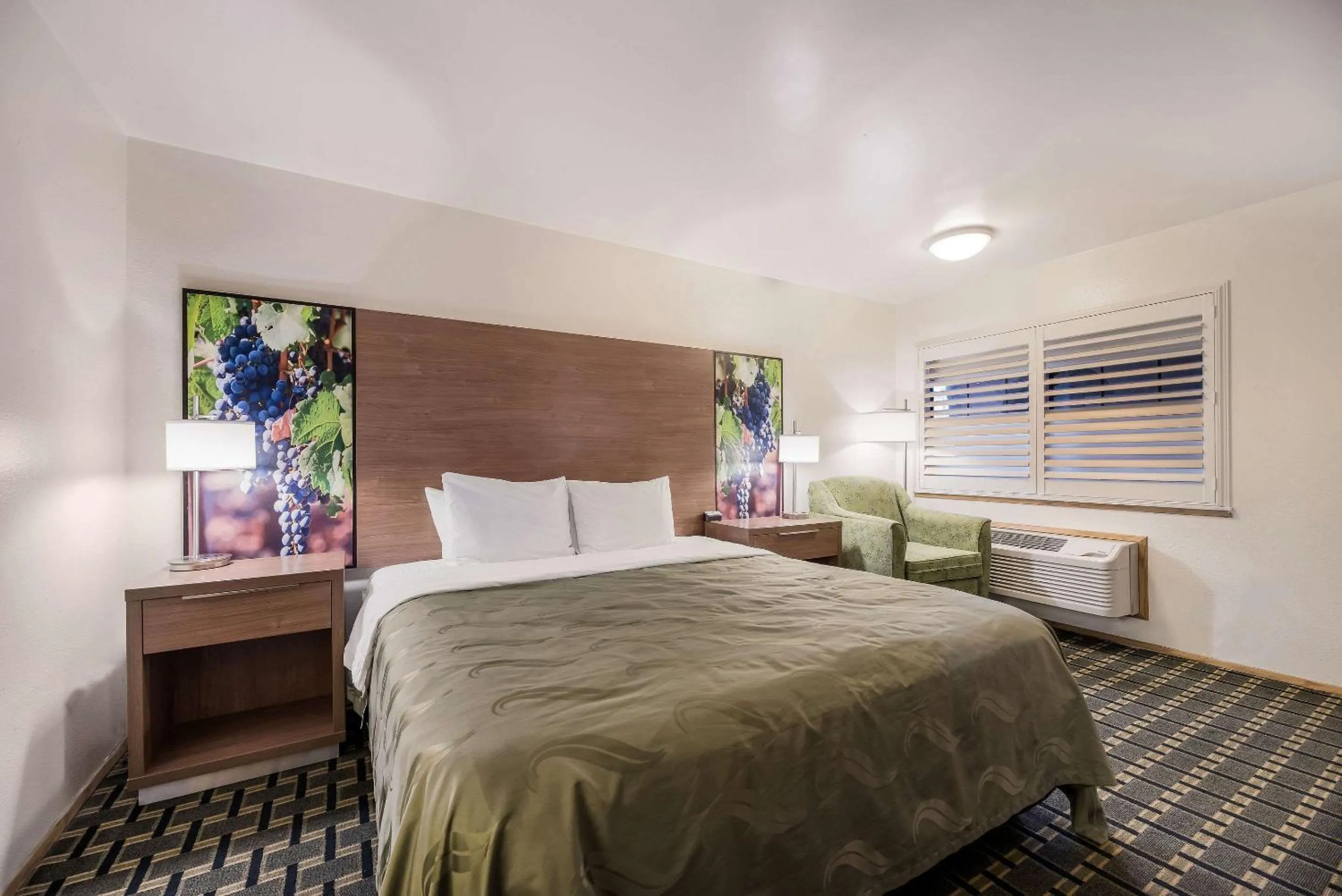 Bedroom, Bed in Quality Inn Near Fort Hunter Liggett