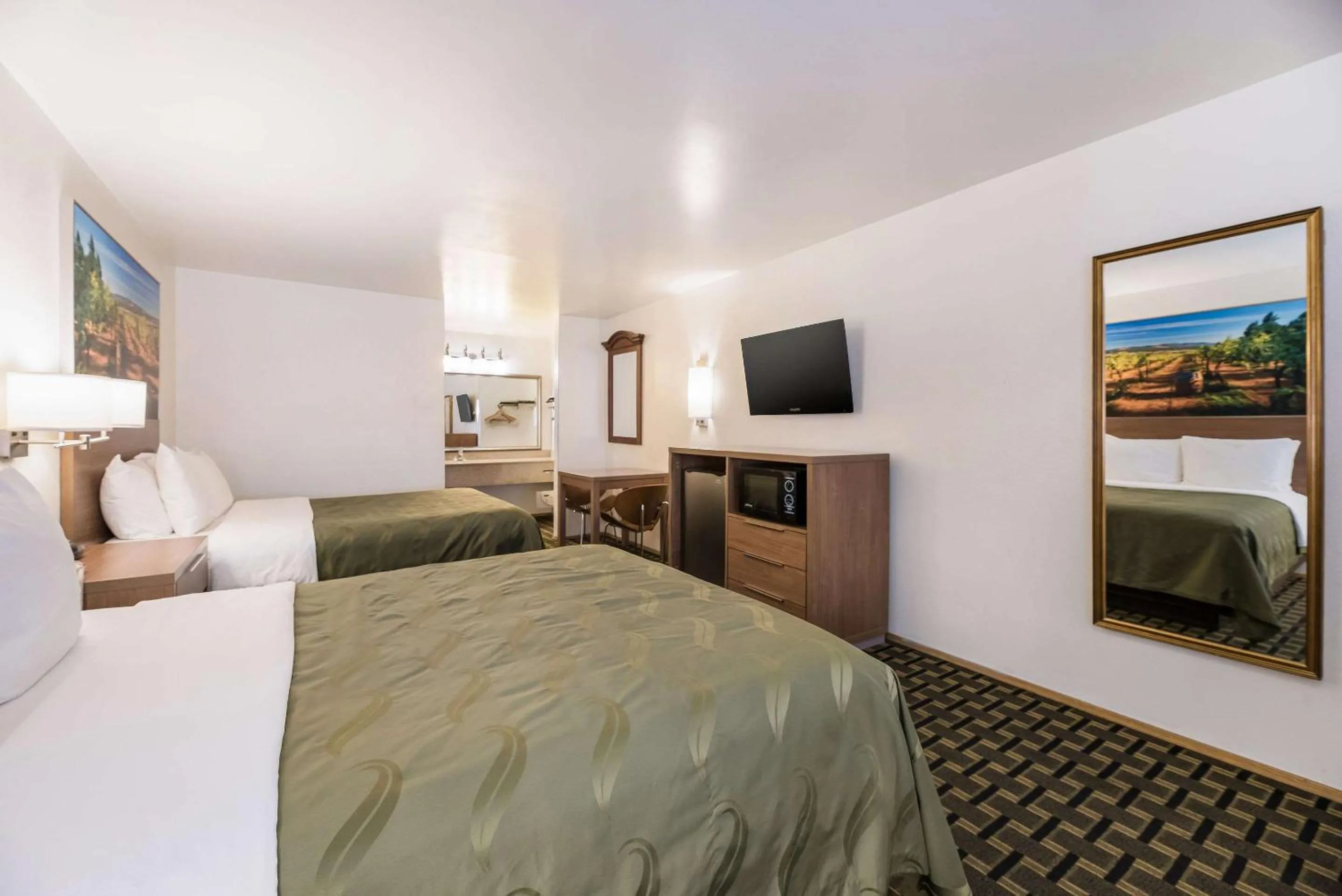 Bedroom, Bed in Quality Inn Near Fort Hunter Liggett