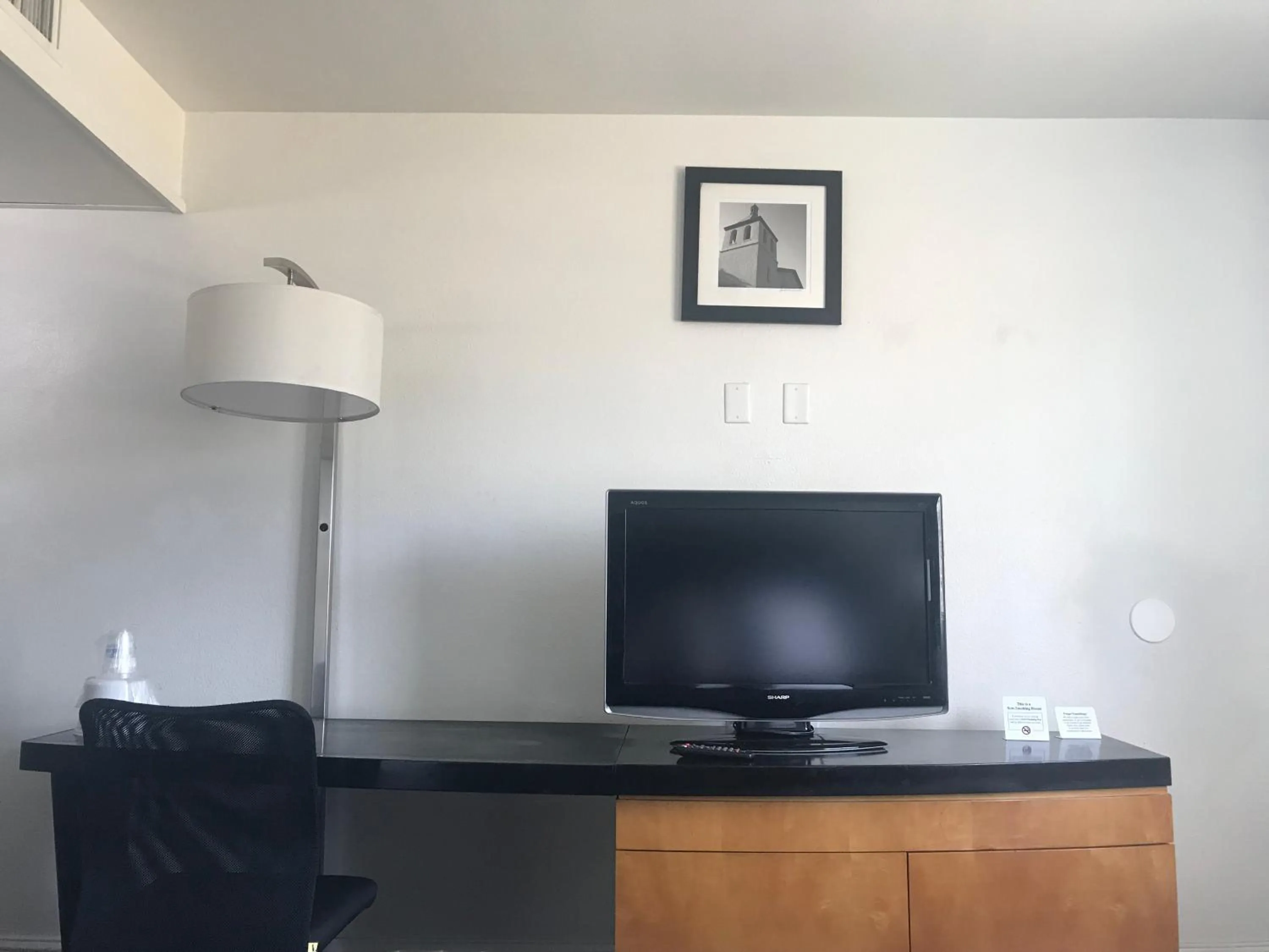 TV and multimedia, TV/Entertainment Center in SureStay Hotel by Best Western Buttonwillow