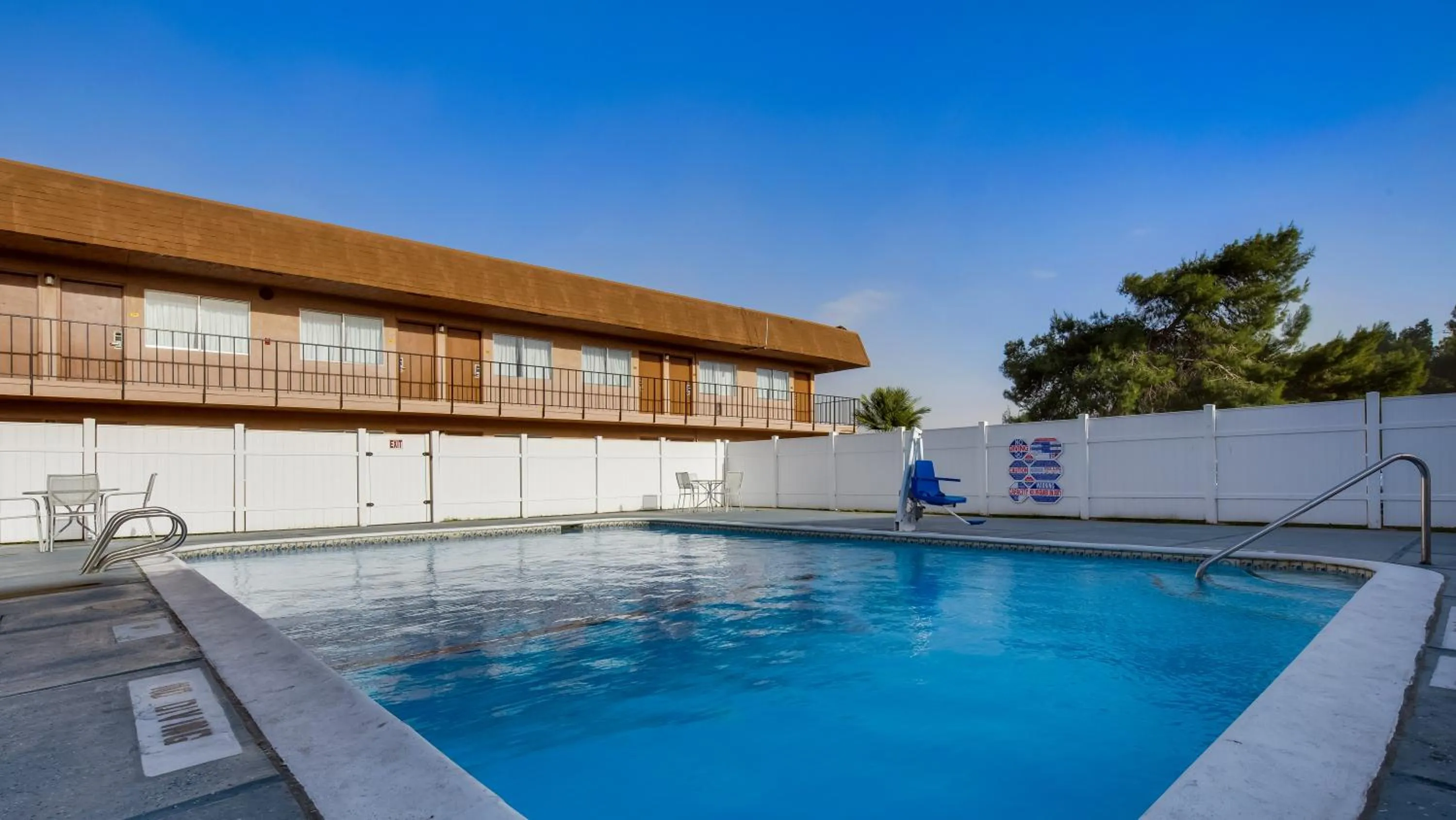 Swimming Pool in SureStay Hotel by Best Western Buttonwillow