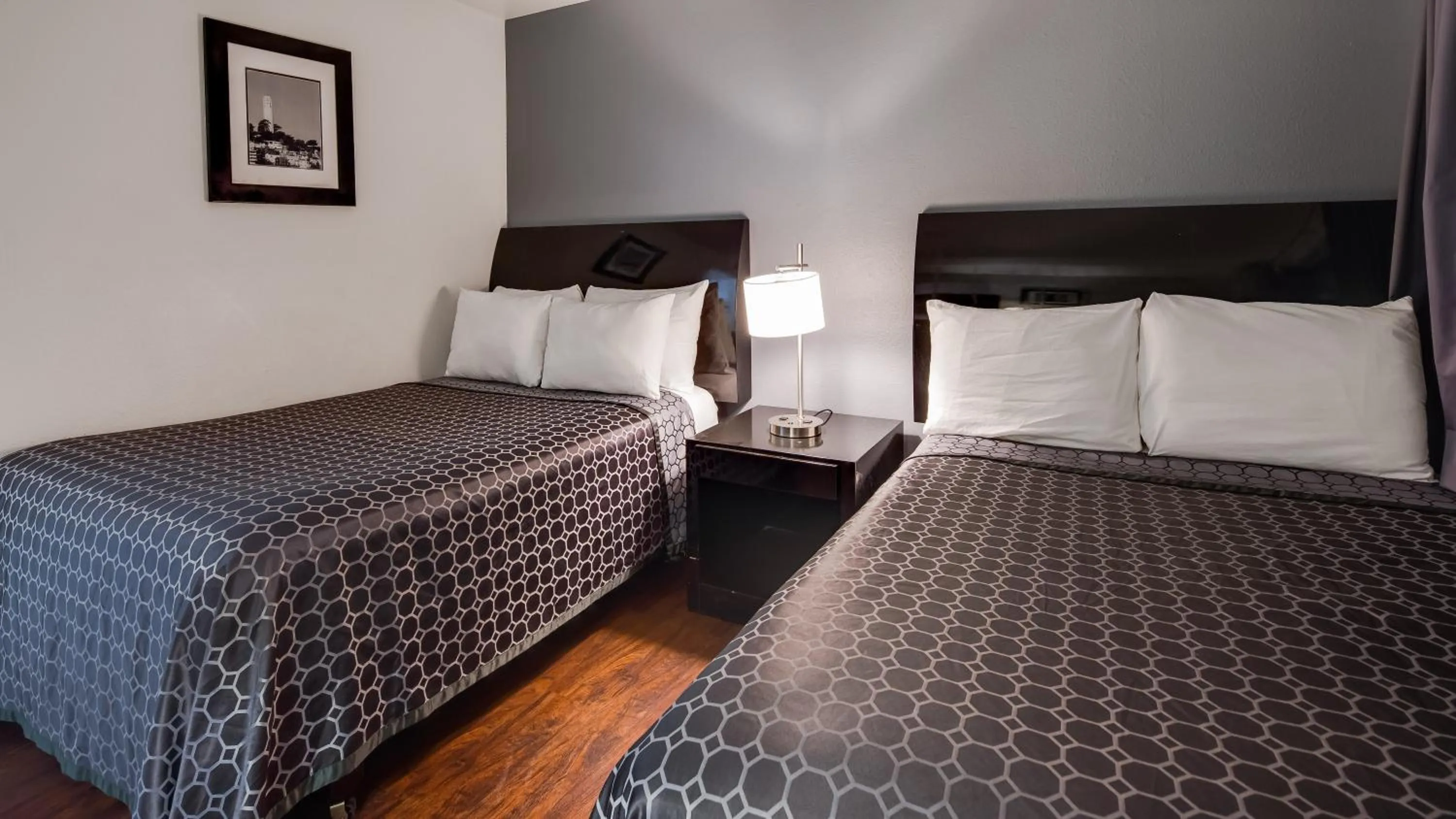 Bed in SureStay Hotel by Best Western Buttonwillow