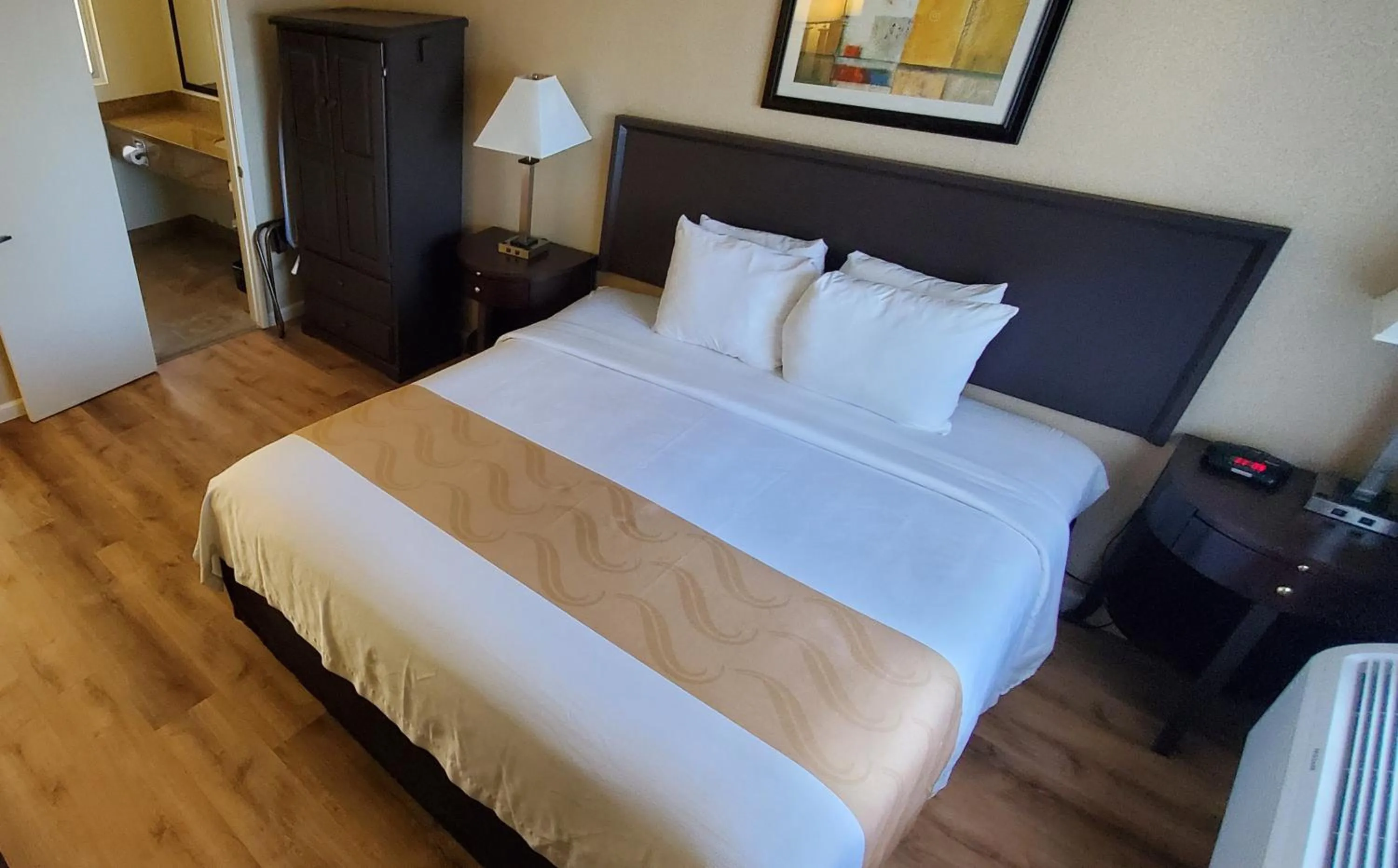Bedroom, Bed in Quality Inn & Suites Anaheim at the Park