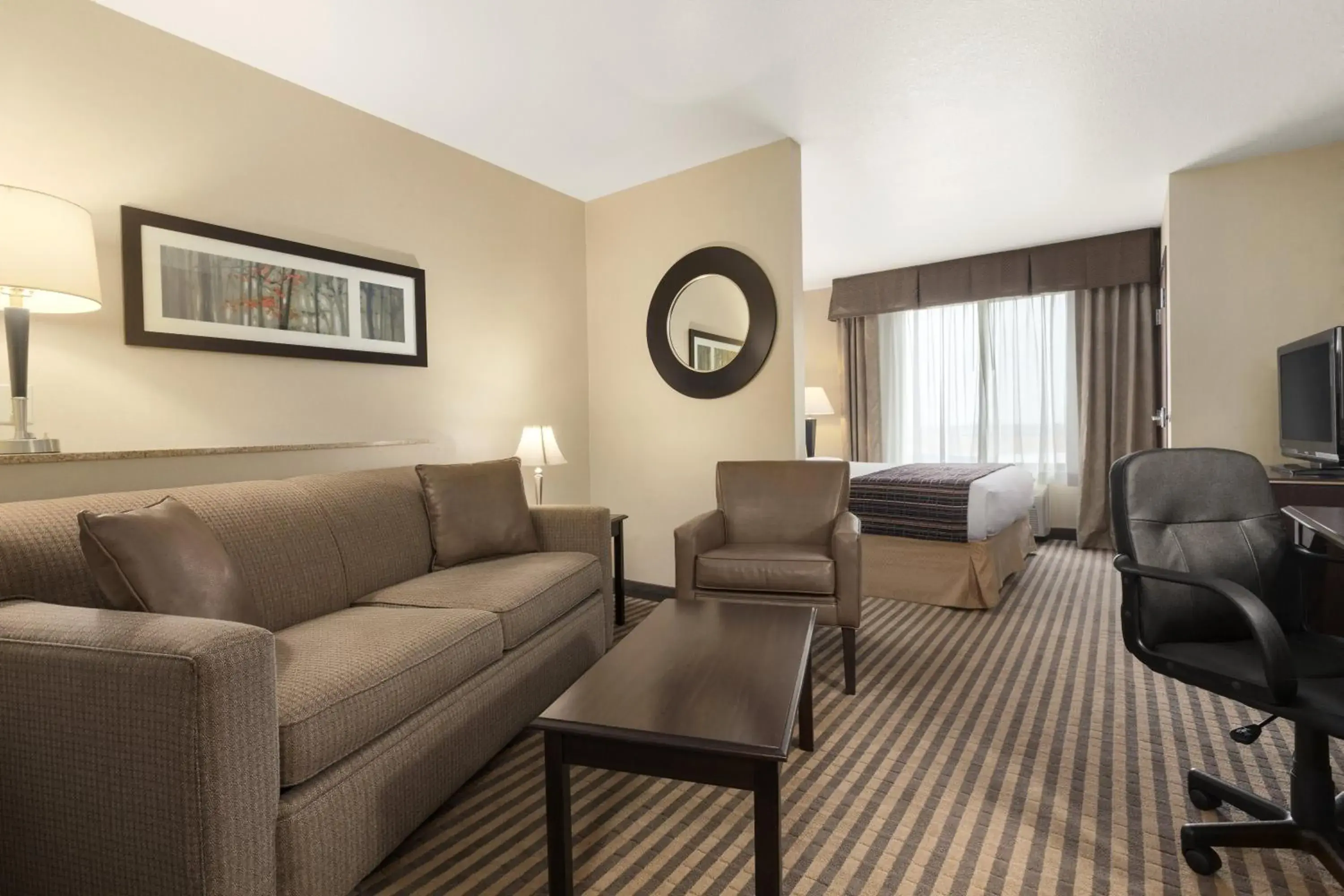 King Studio Suite - Non-Smoking in University Hotel Davis Area by IHG King Studio Suite - Non-Smoking in University Hotel Davis Area by IHG