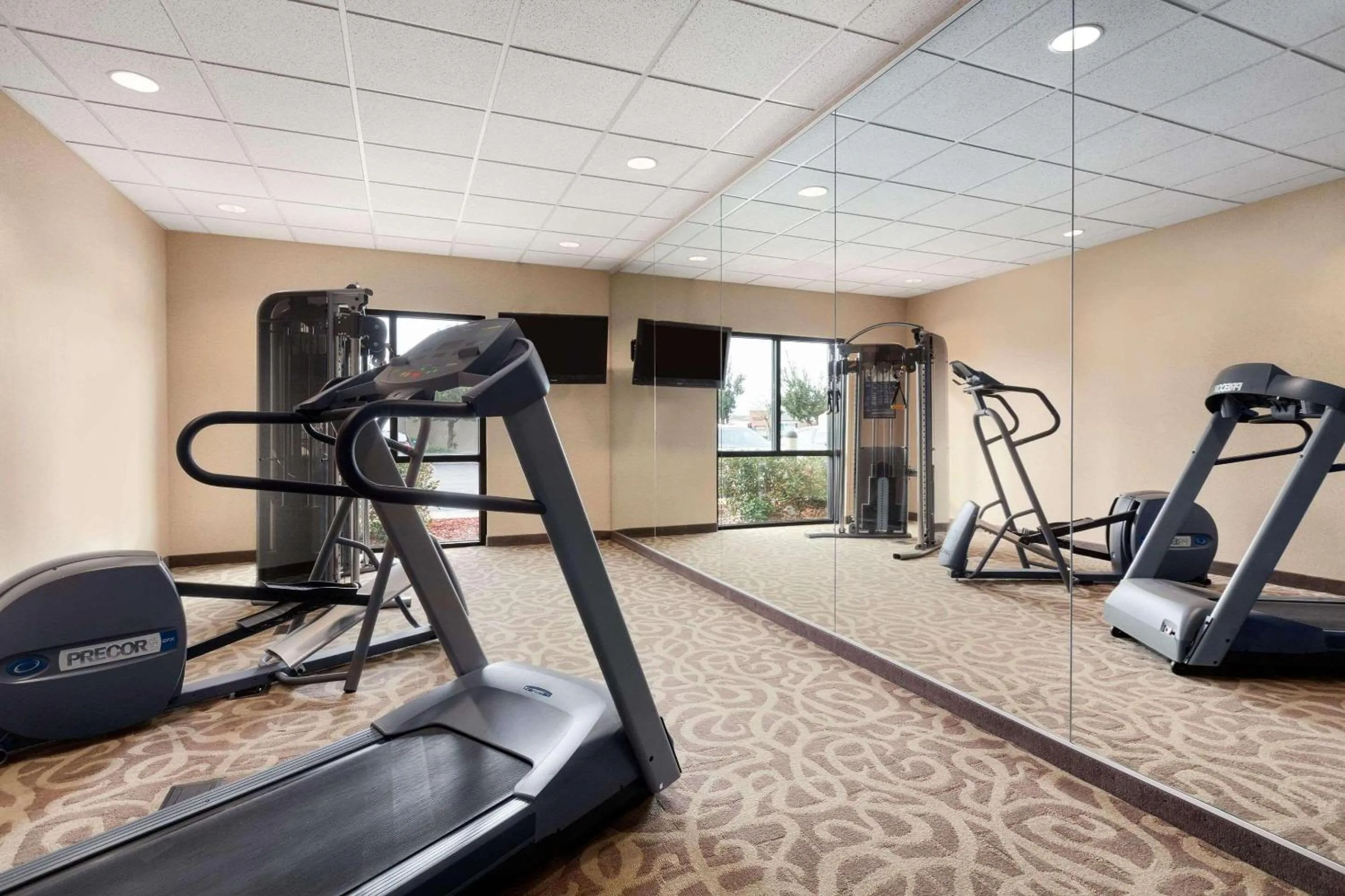 Fitness centre/facilities in University Hotel Davis Area by IHG
