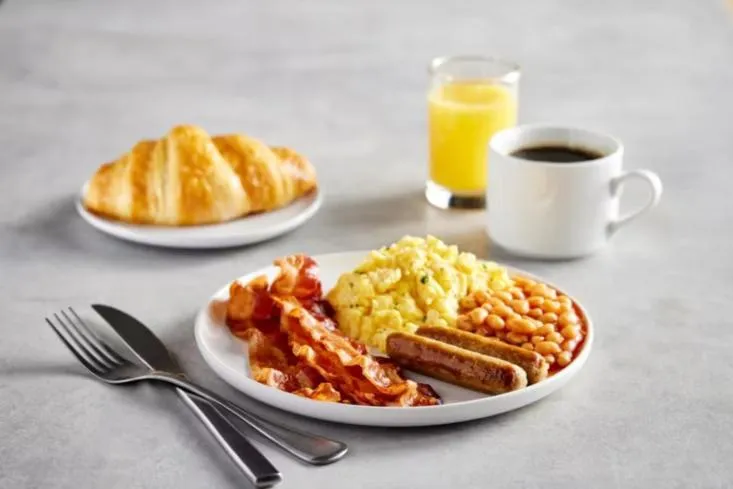 Breakfast in University Hotel Davis Area by IHG