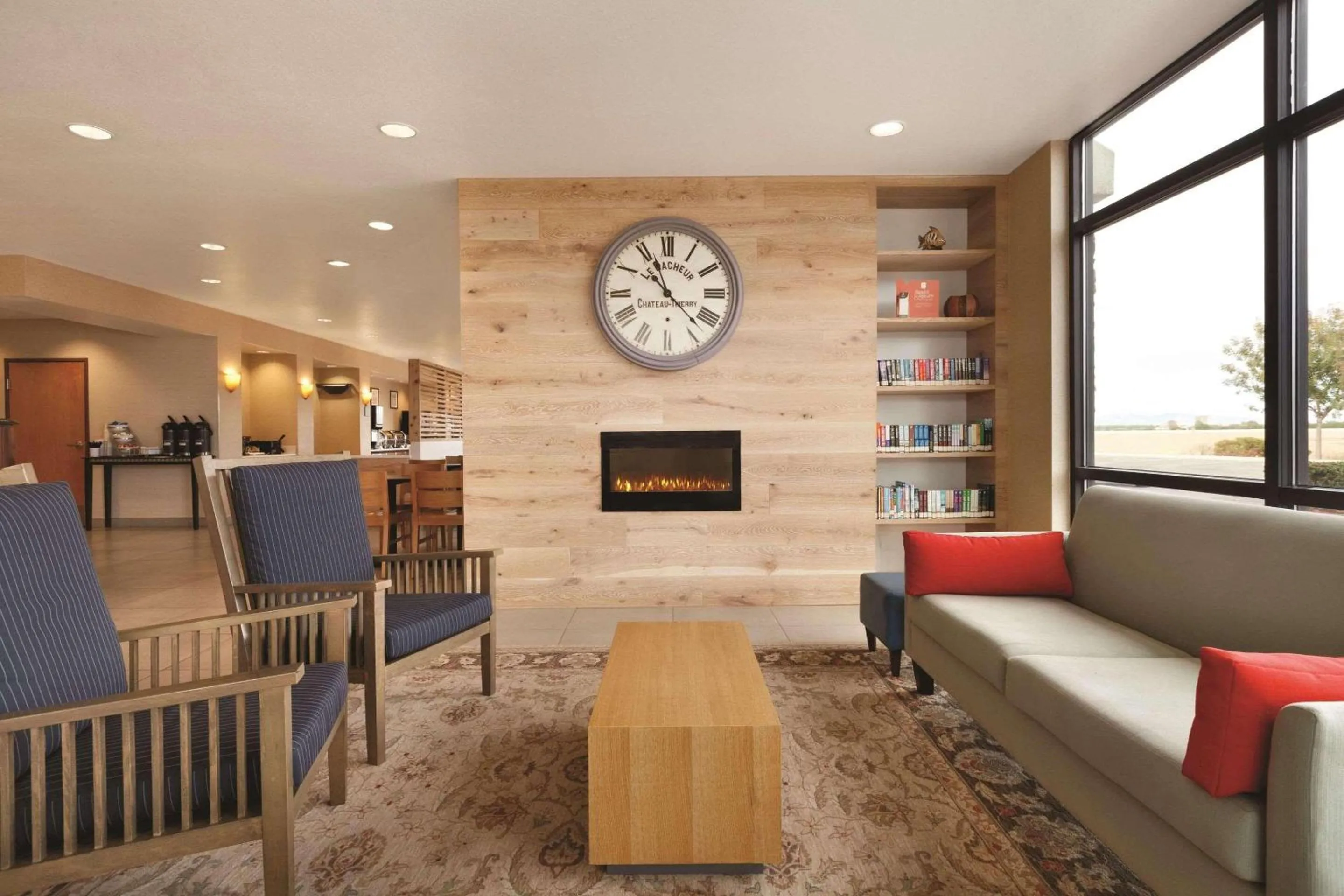 Lobby or reception in University Hotel Davis Area by IHG