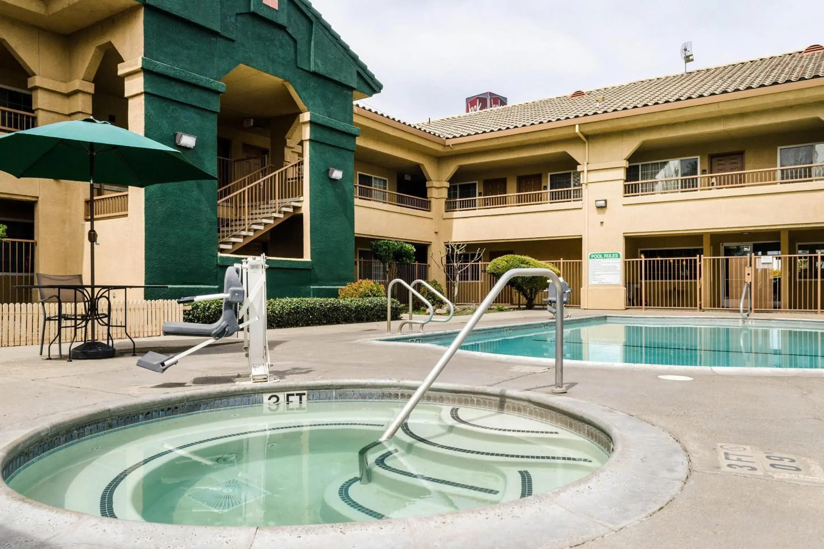 Swimming pool in Quality Inn & Suites Lathrop Swimming pool in Quality Inn & Suites Lathrop