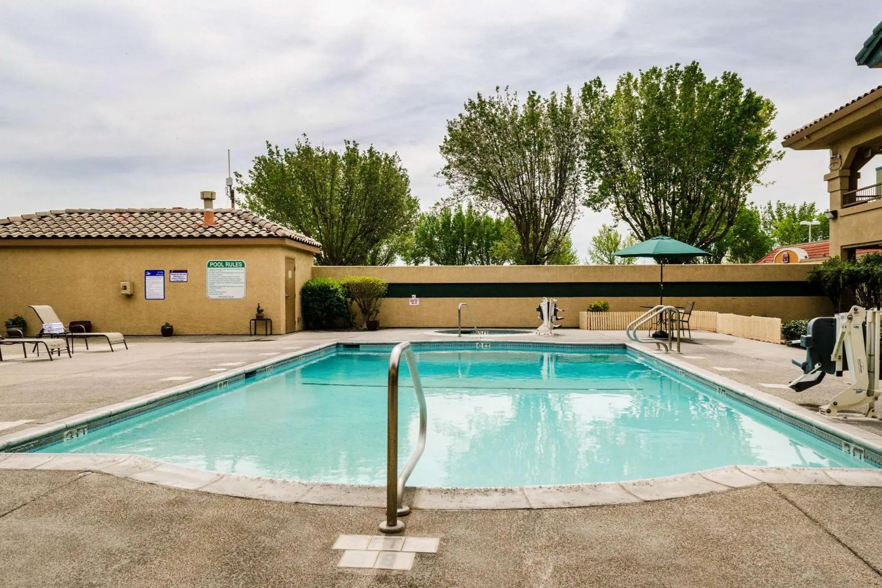 Swimming pool in Quality Inn & Suites Lathrop Swimming pool in Quality Inn & Suites Lathrop